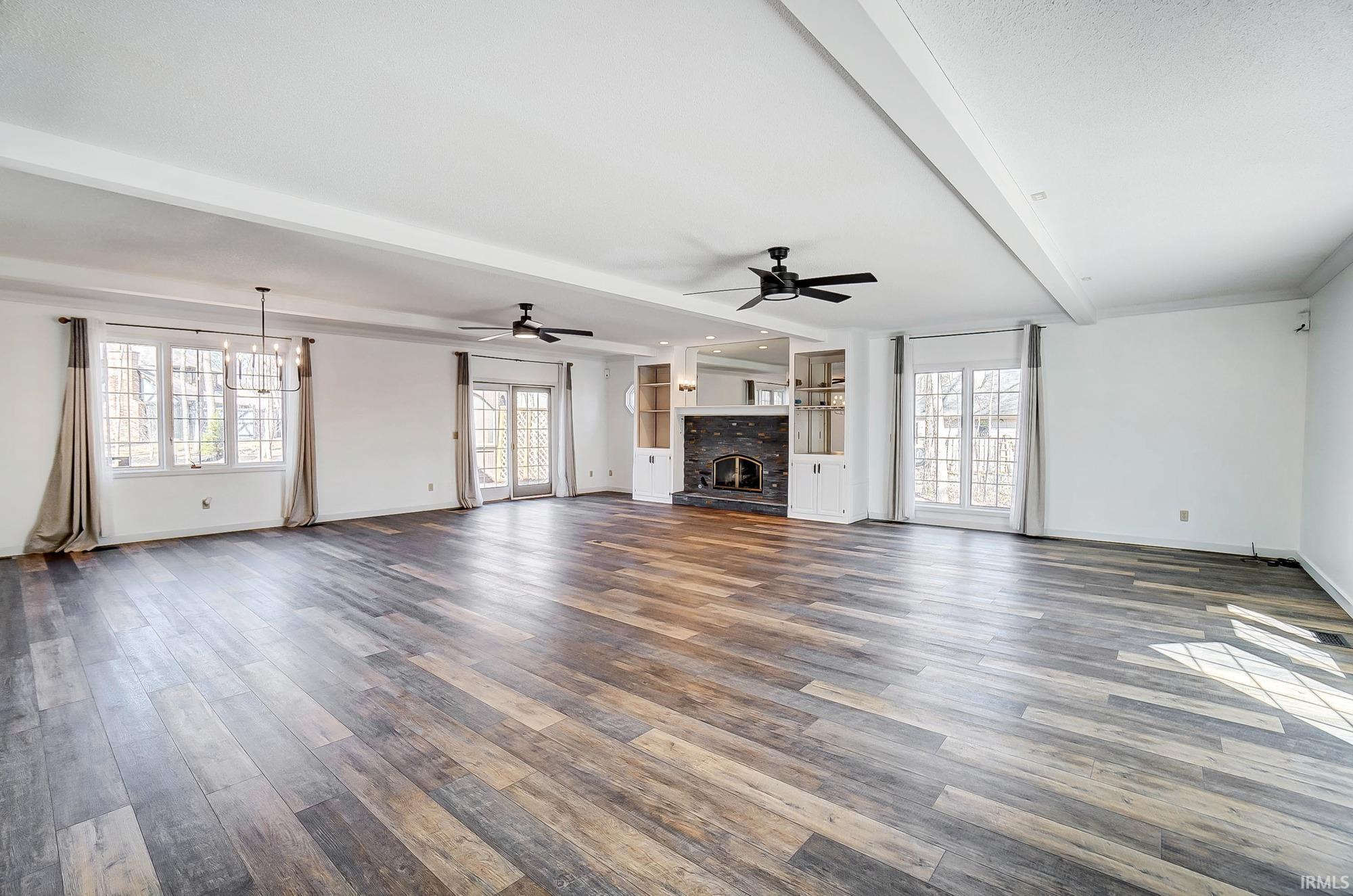 Photo 5 of 704 Oaktree Court