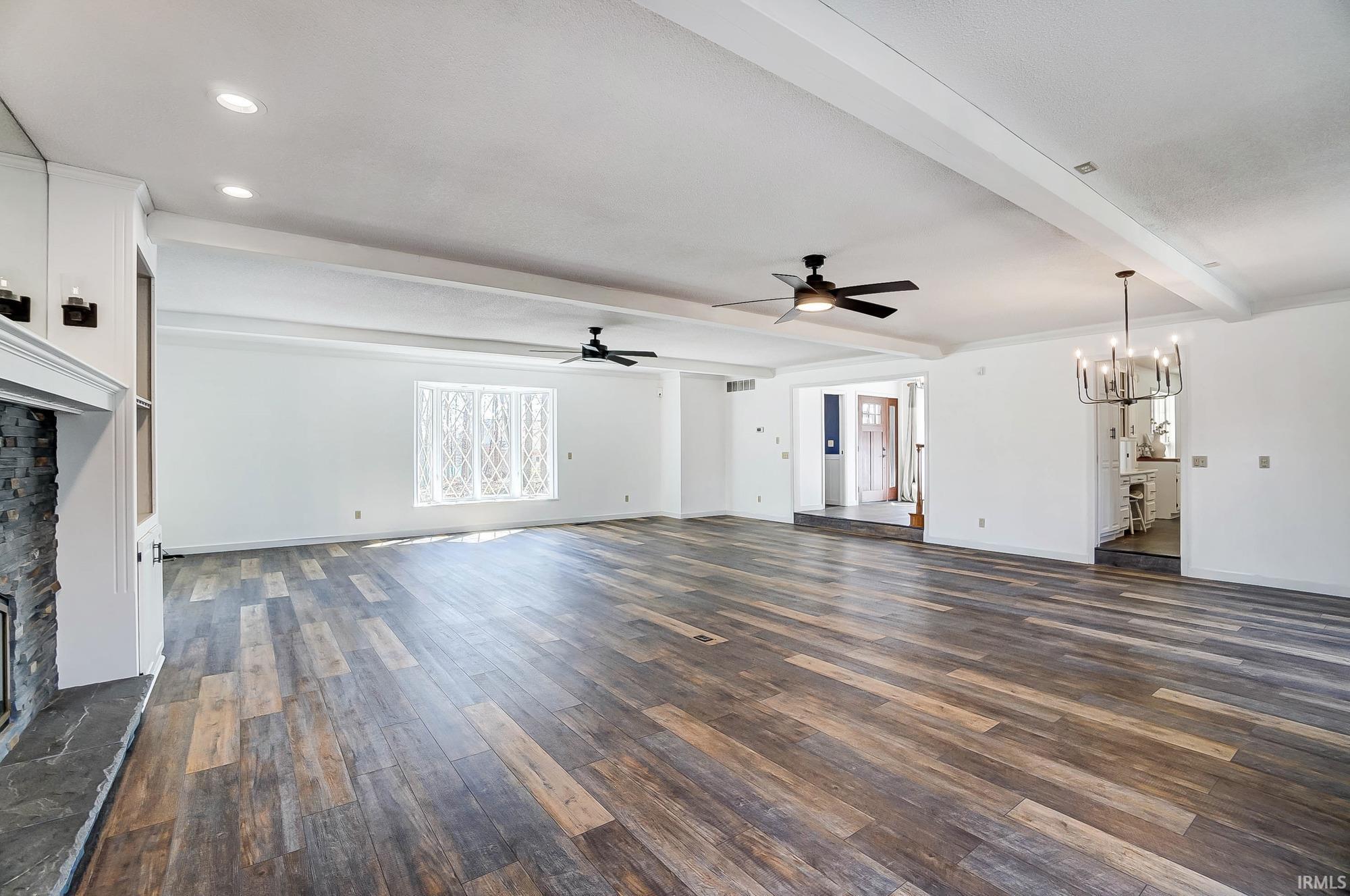 Photo 8 of 704 Oaktree Court