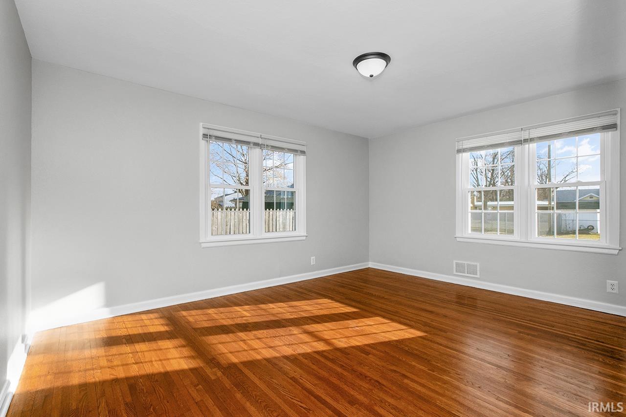 Photo 17 of 116 Larson Avenue
