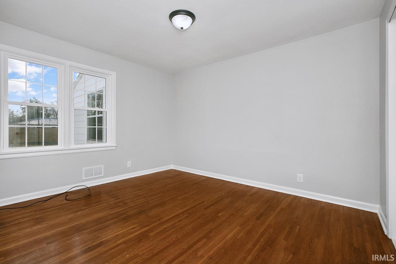 Photo 18 of 116 Larson Avenue
