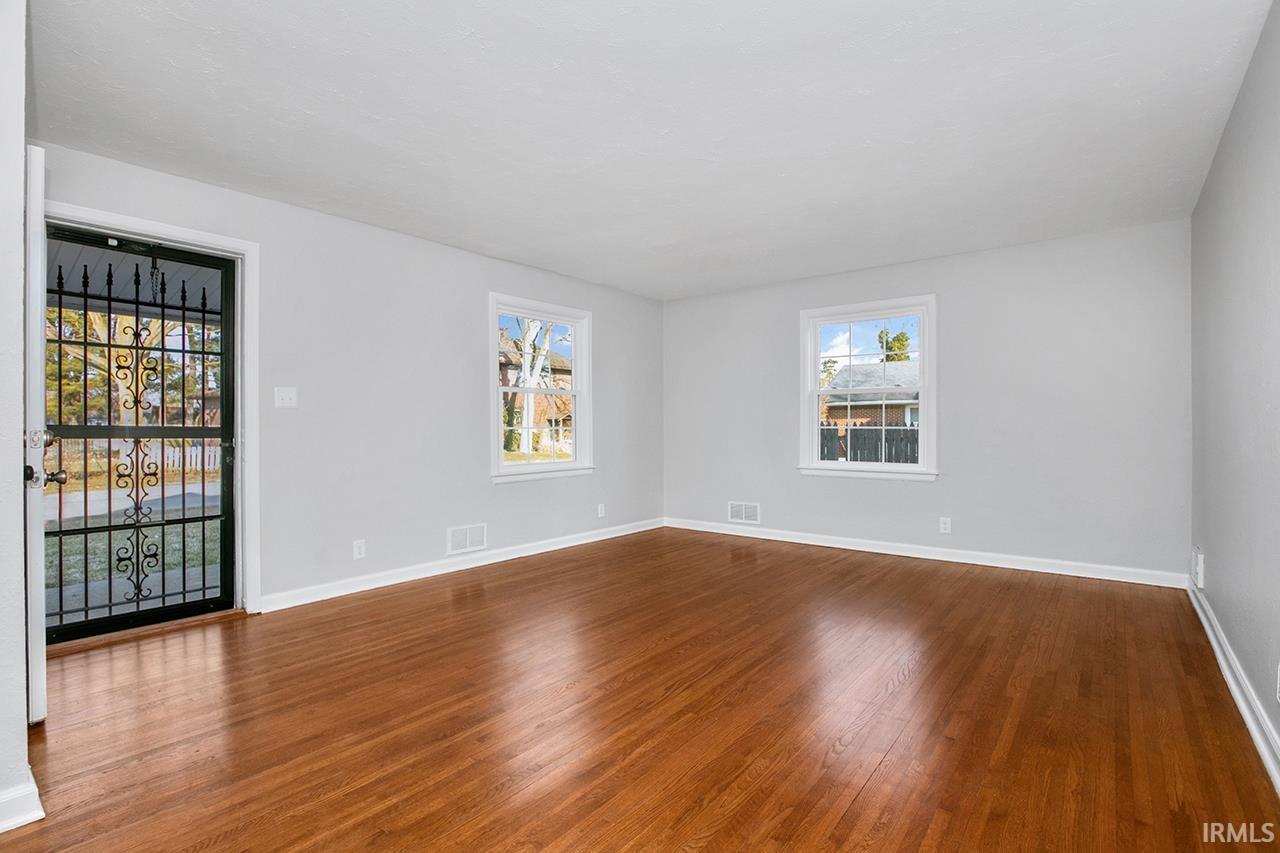 Photo 5 of 116 Larson Avenue