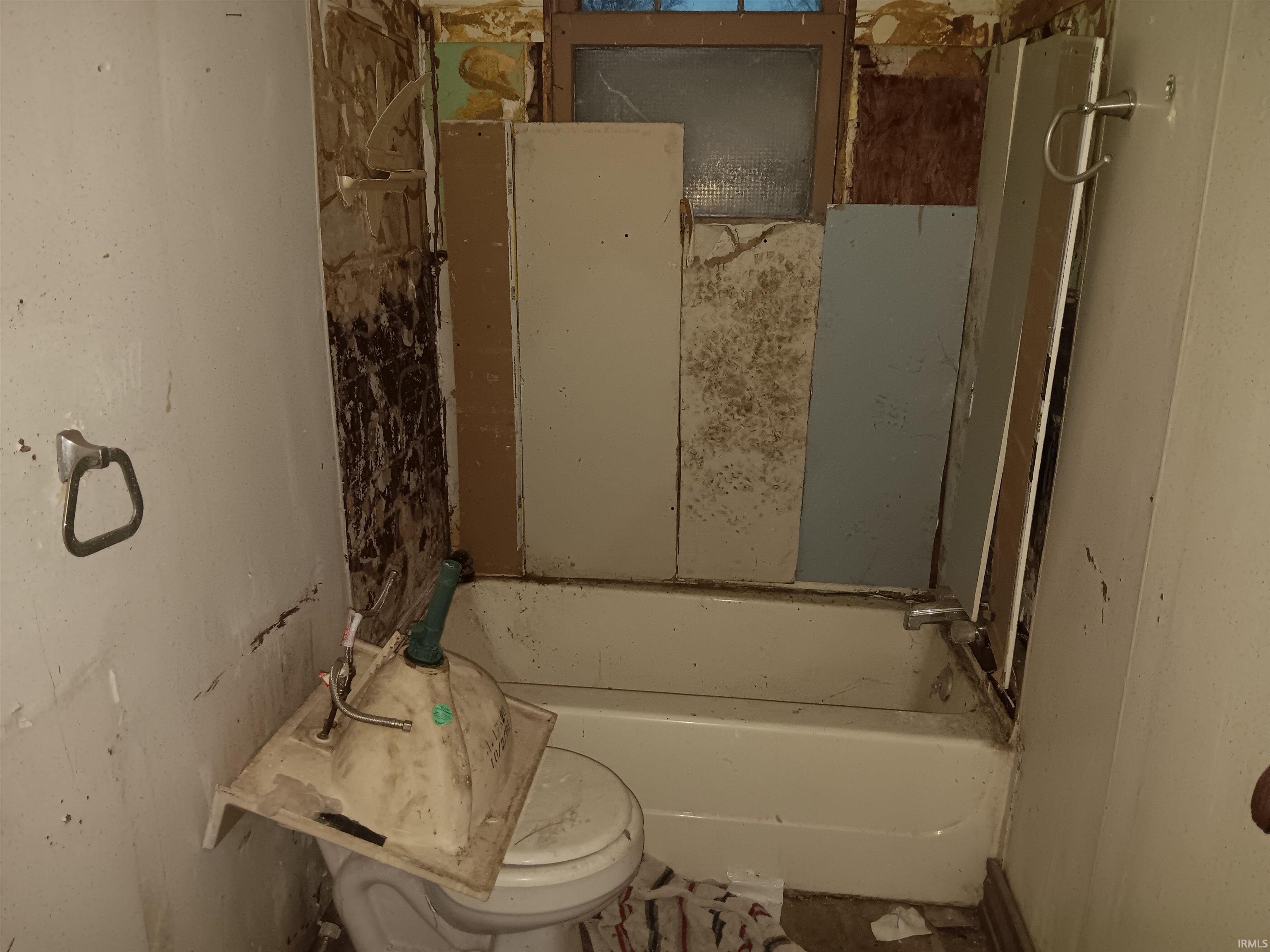 Homes for sale in Shelburn, IN | 317 W Glenn St, Shelburn, IN 47879 | MLS# 202508499