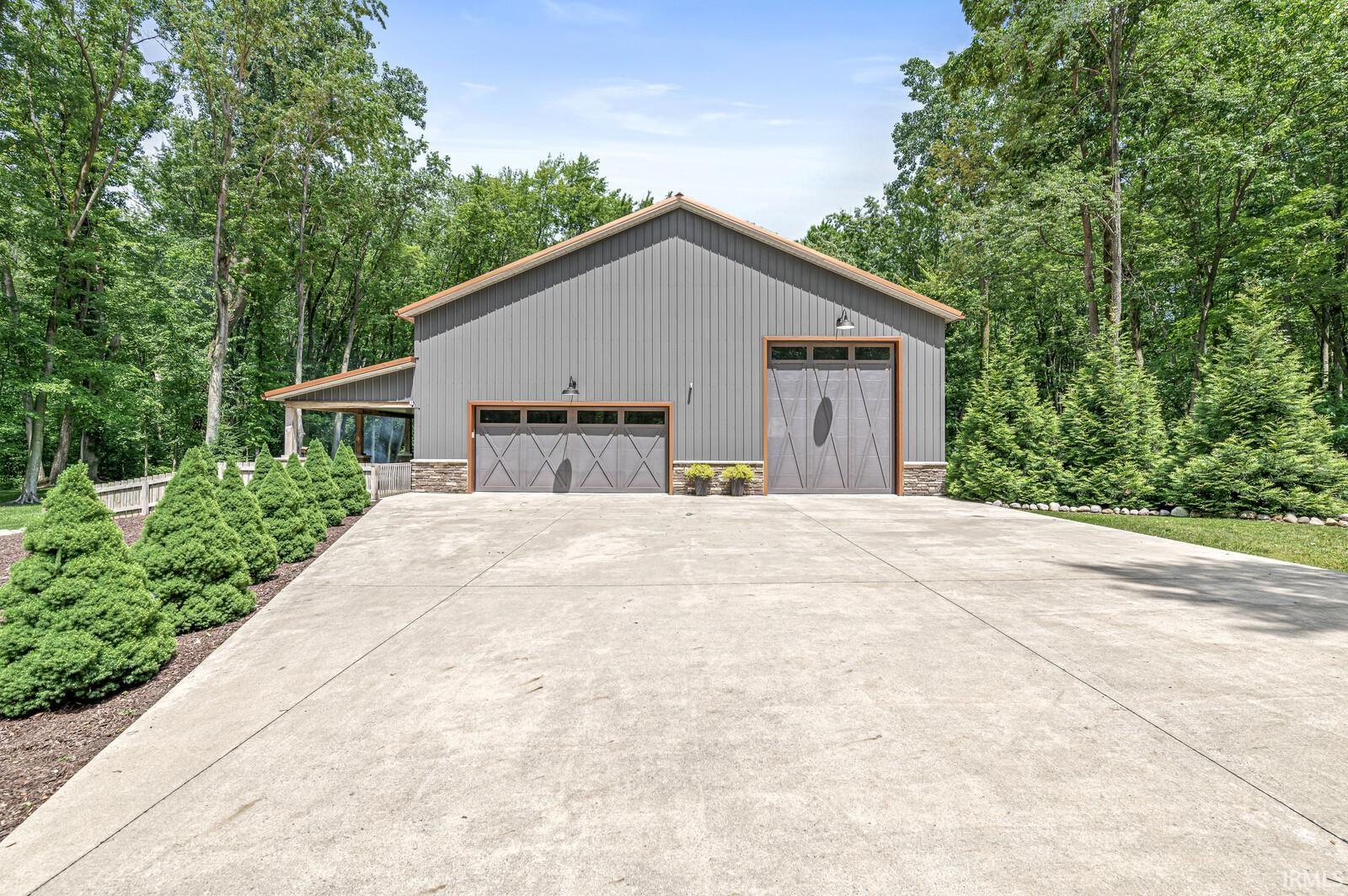 Homes for sale in South Bend, IN | 21095 Kern Rd, South Bend, IN 46614 | MLS# 202508511