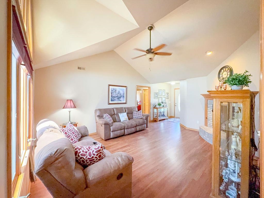 Photo 5 of 4626 Pinestone Drive