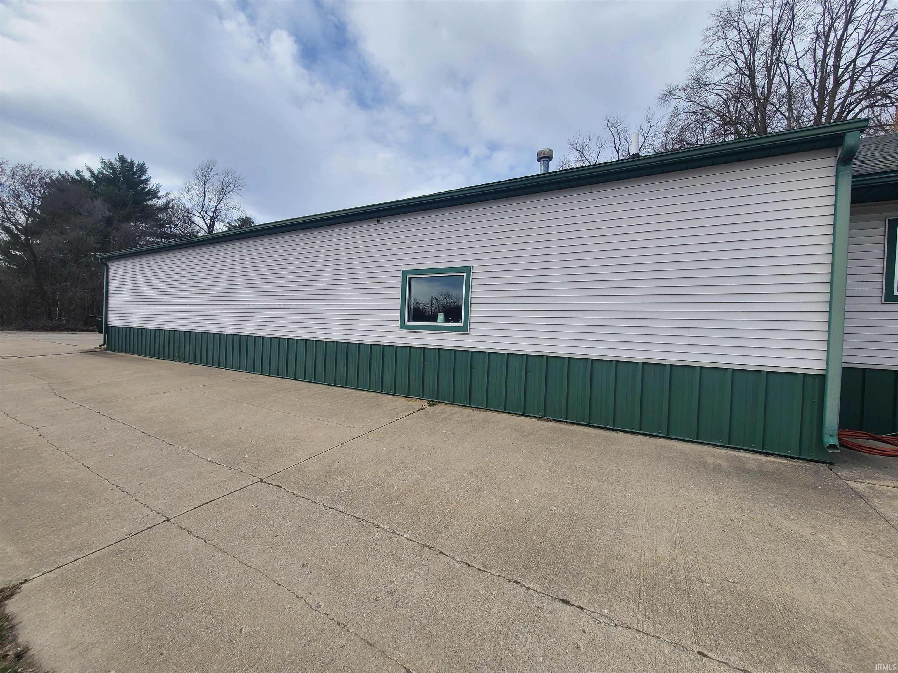Photo 3 of 2111 CASSOPOLIS Street