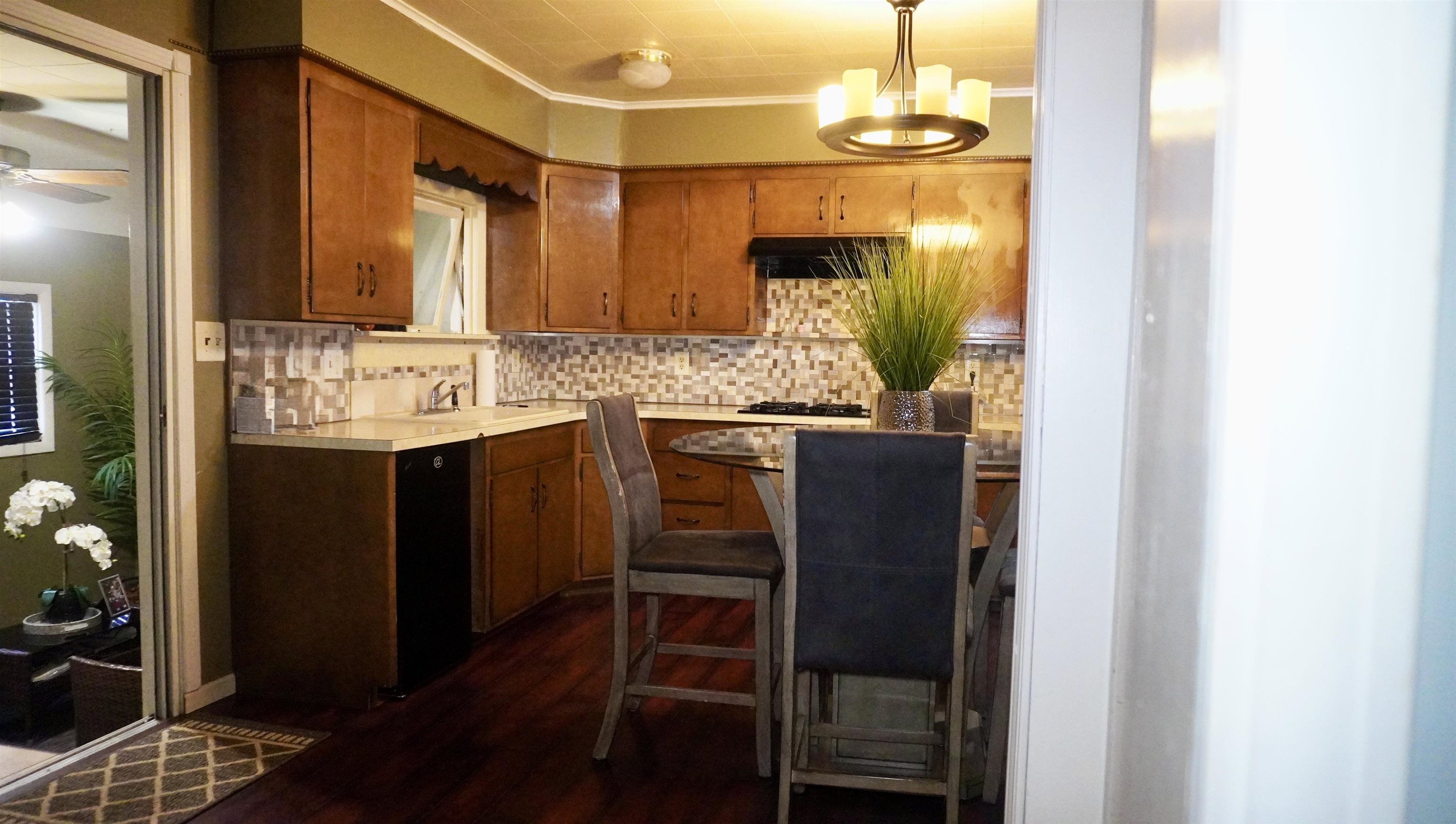 Photo 4 of 573 N Jefferson Street