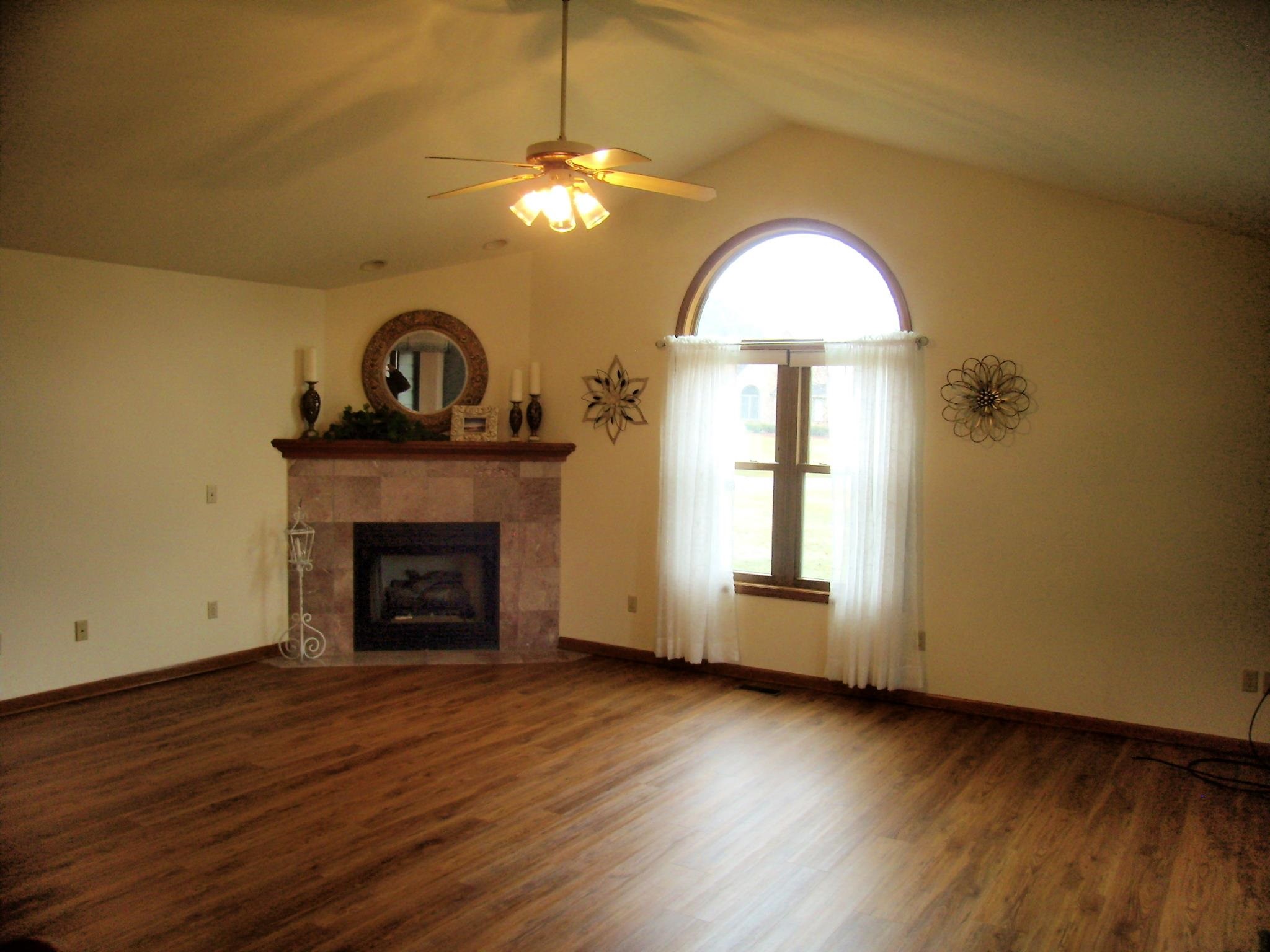 Photo 5 of 595 N Easton Dr.