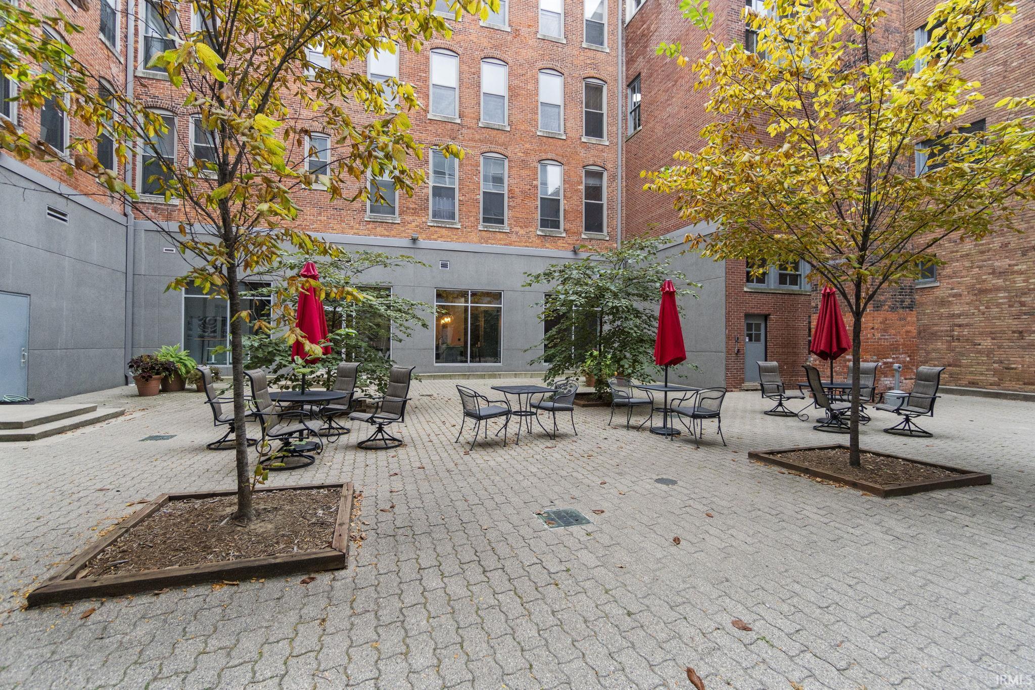 112 W Washington Boulevard 433