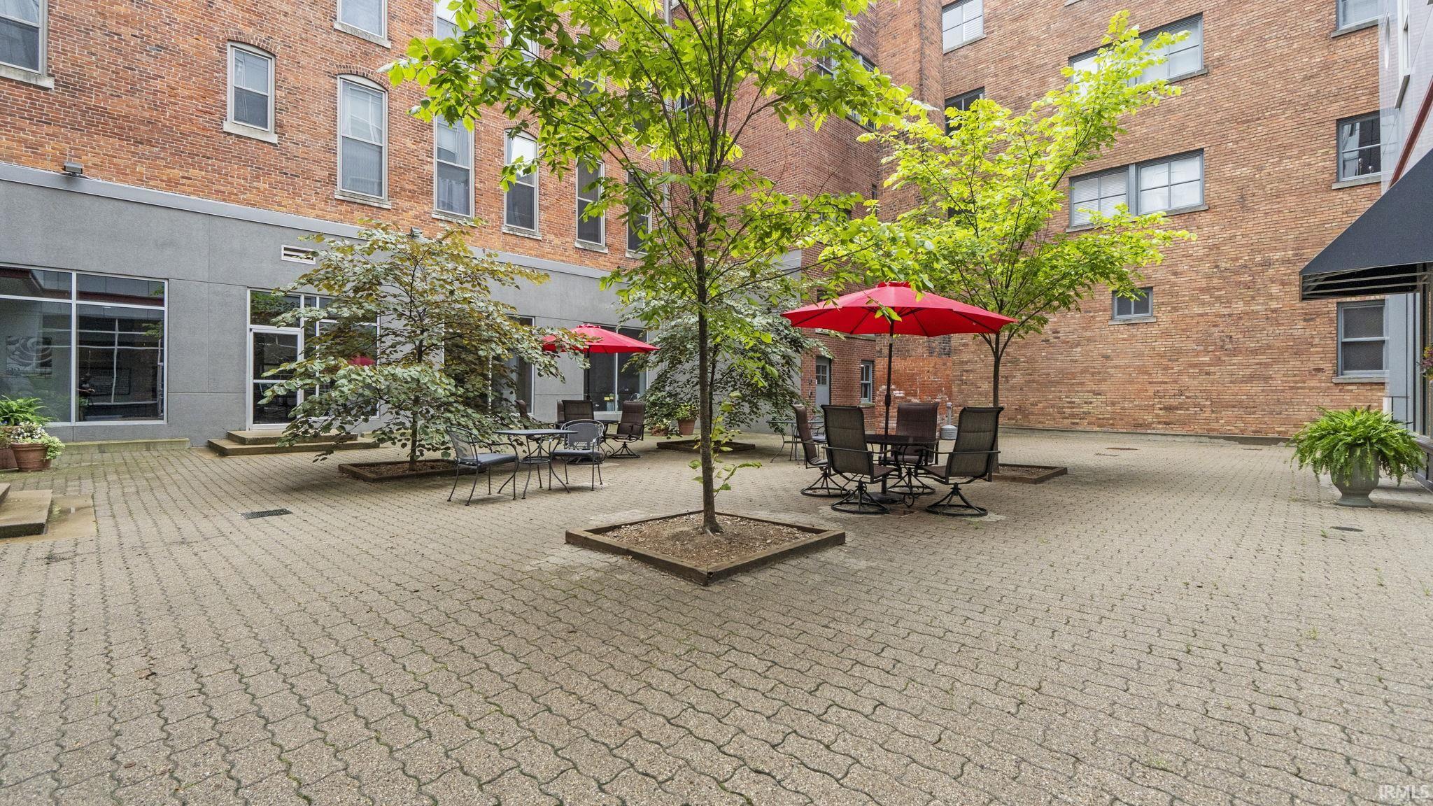 112 W Washington Boulevard 433