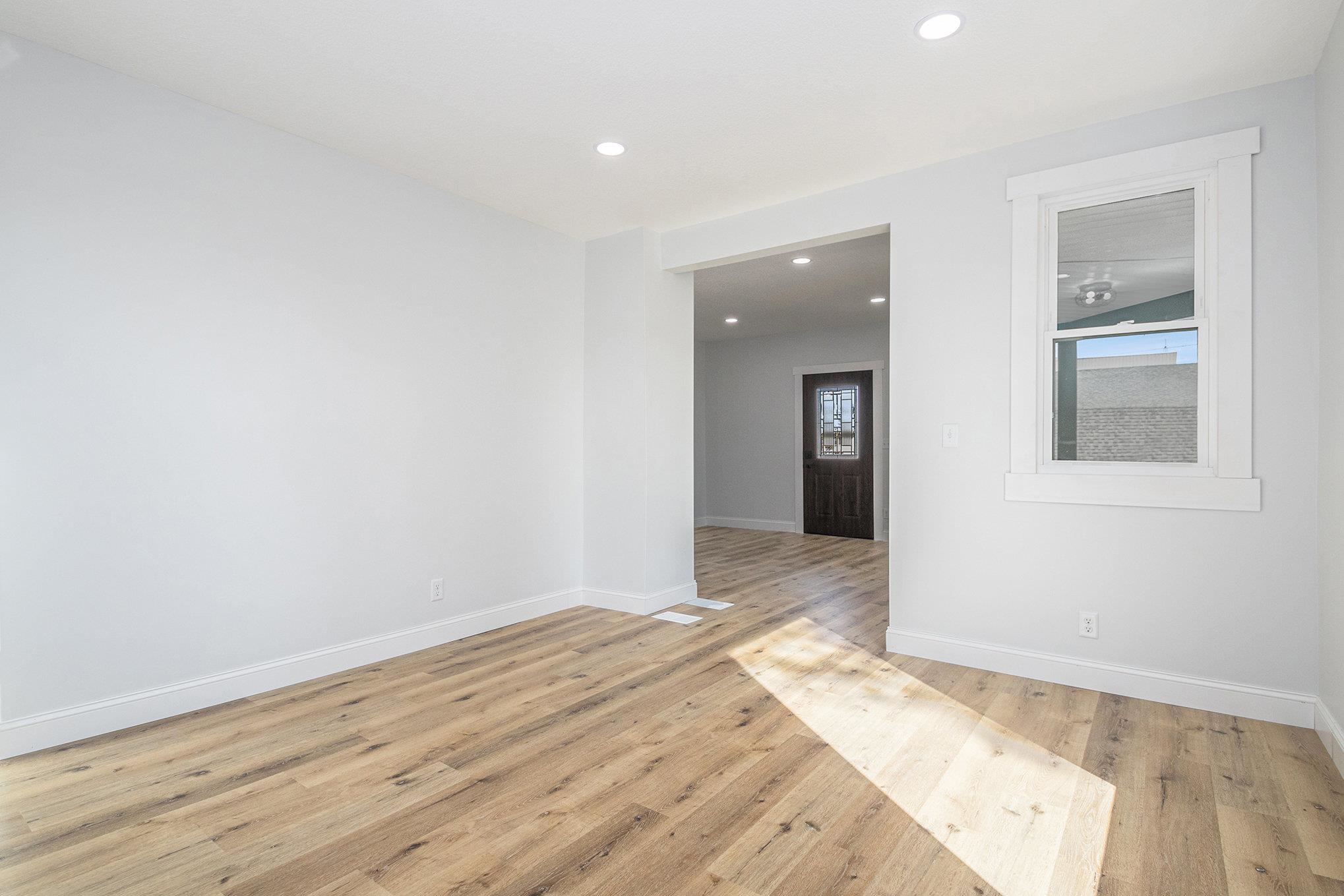 Photo 10 of 6435 W Lincoln Street