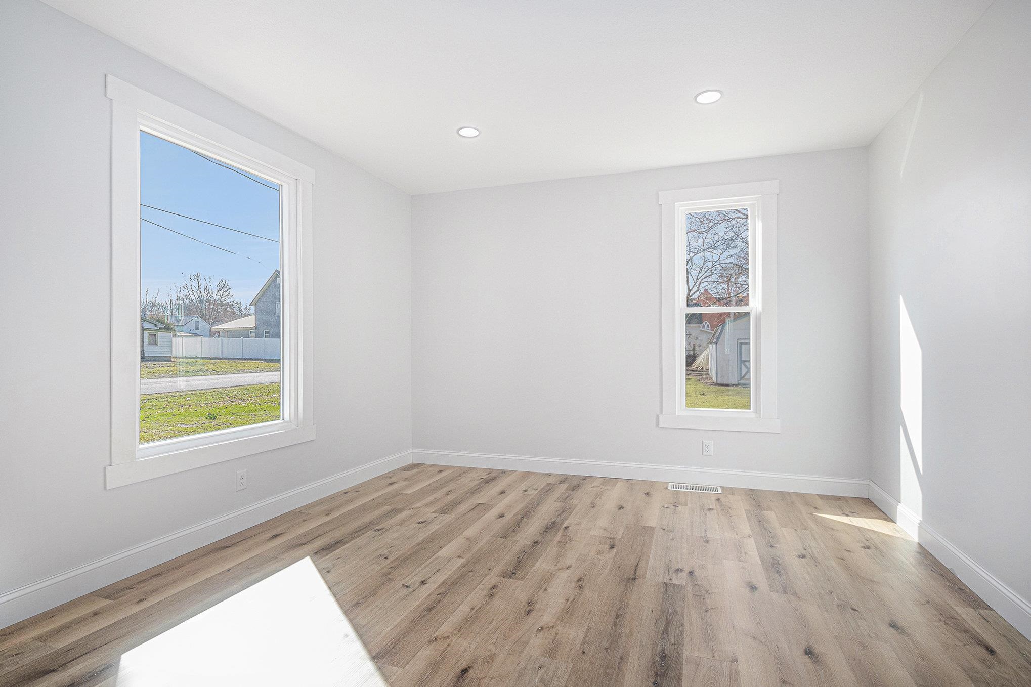 Photo 11 of 6435 W Lincoln Street