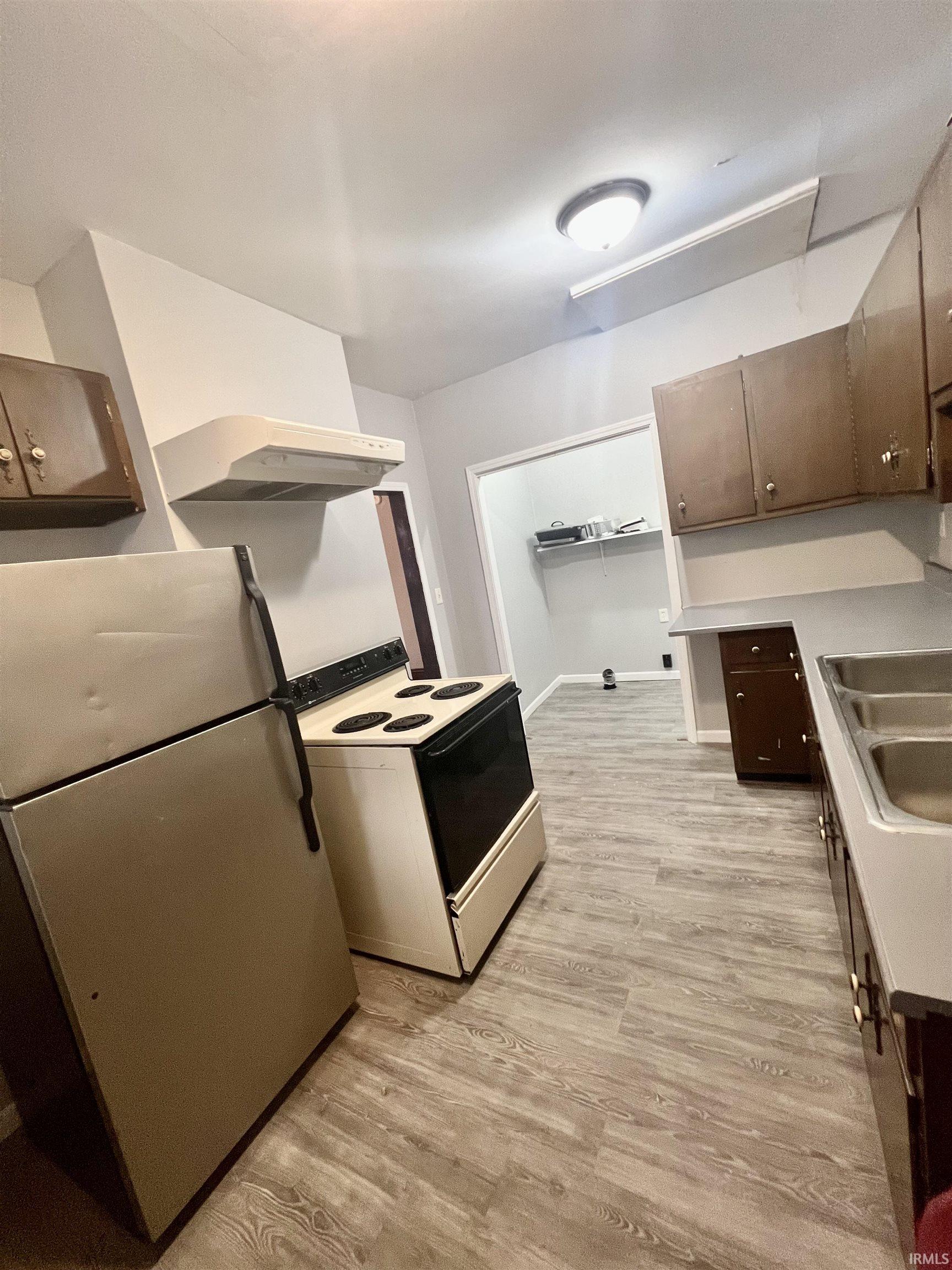 Photo 6 of 555 Lincoln Avenue