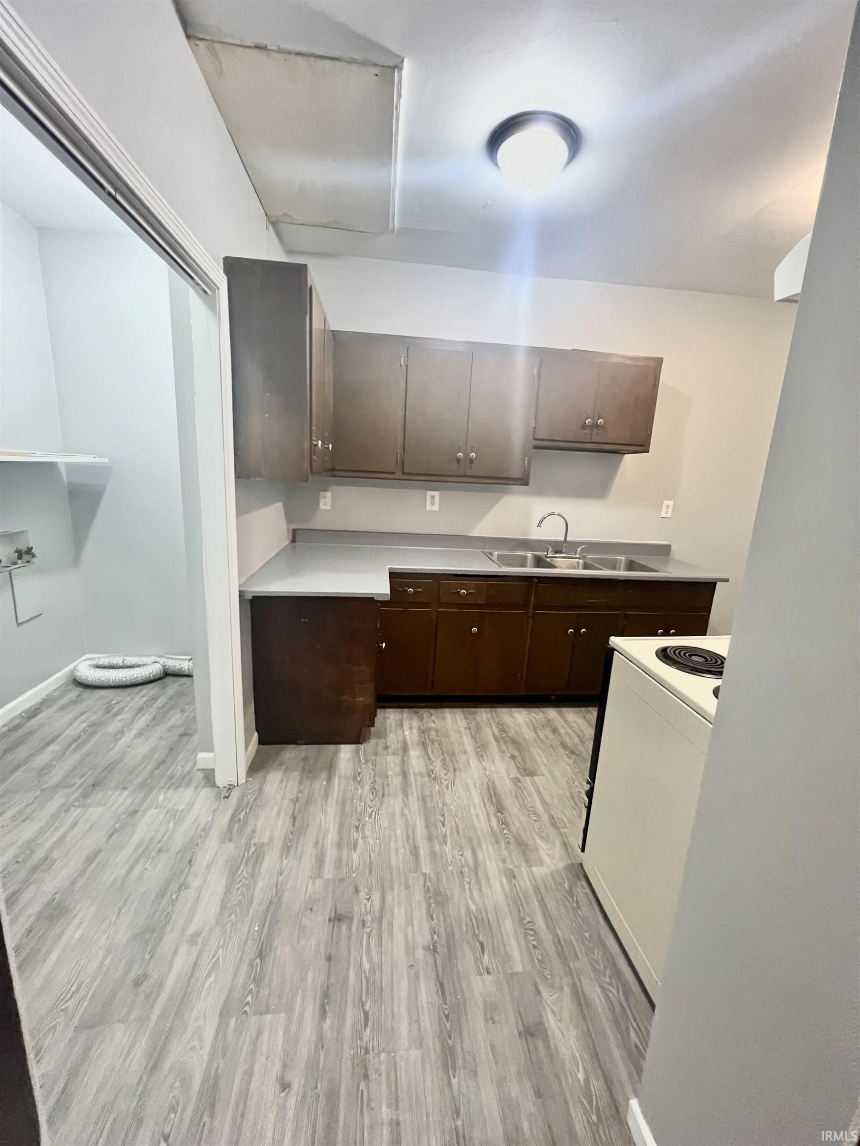 Photo 7 of 555 Lincoln Avenue