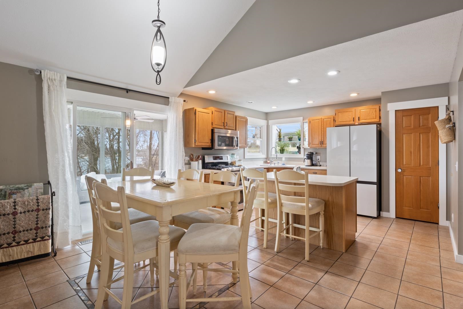 Photo 8 of 2776 E Lapoint Drive