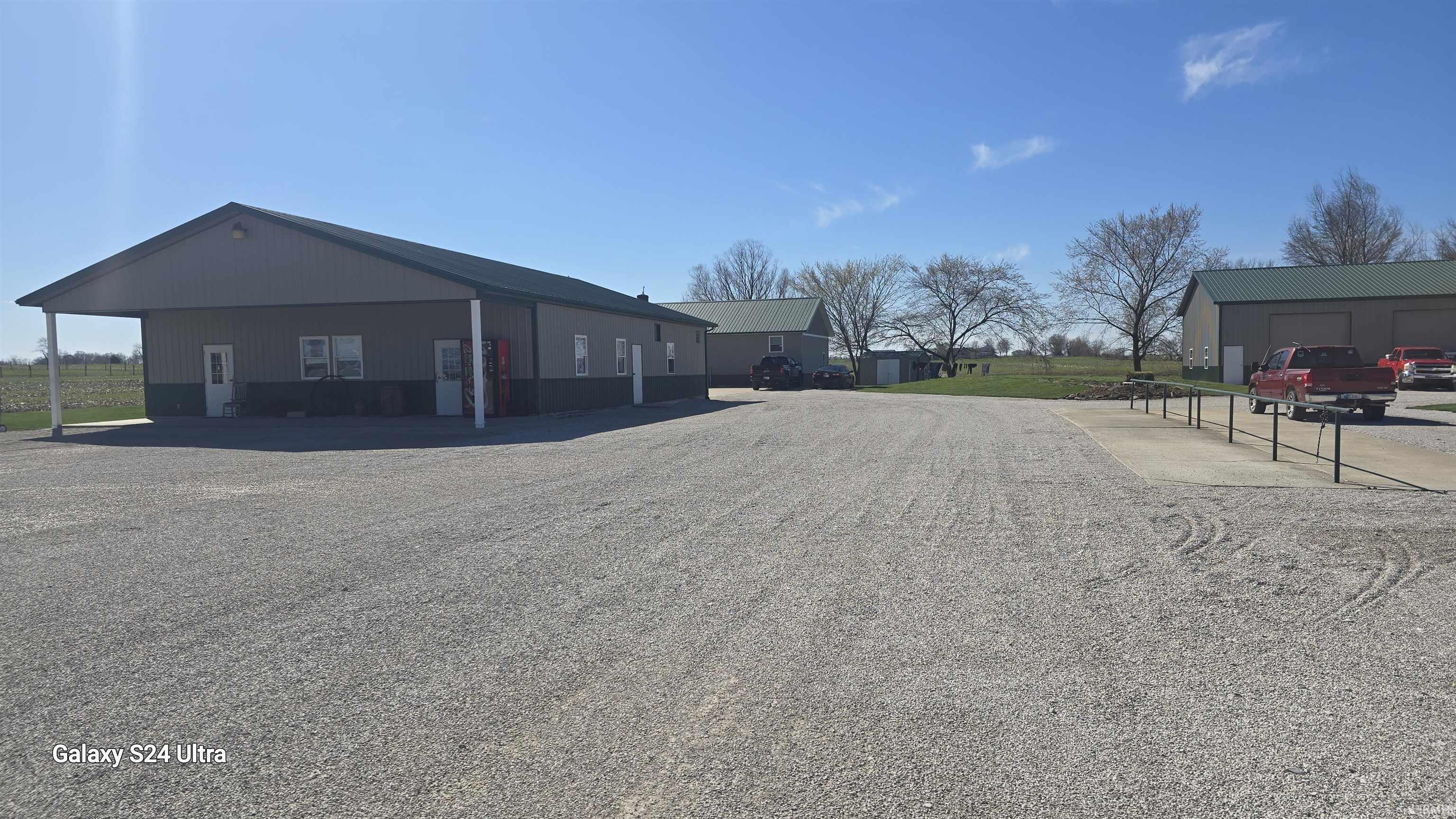 Homes for sale in Montgomery, IN | 8355 E 550 N Rd, Montgomery, IN 47558 | MLS# 202509529