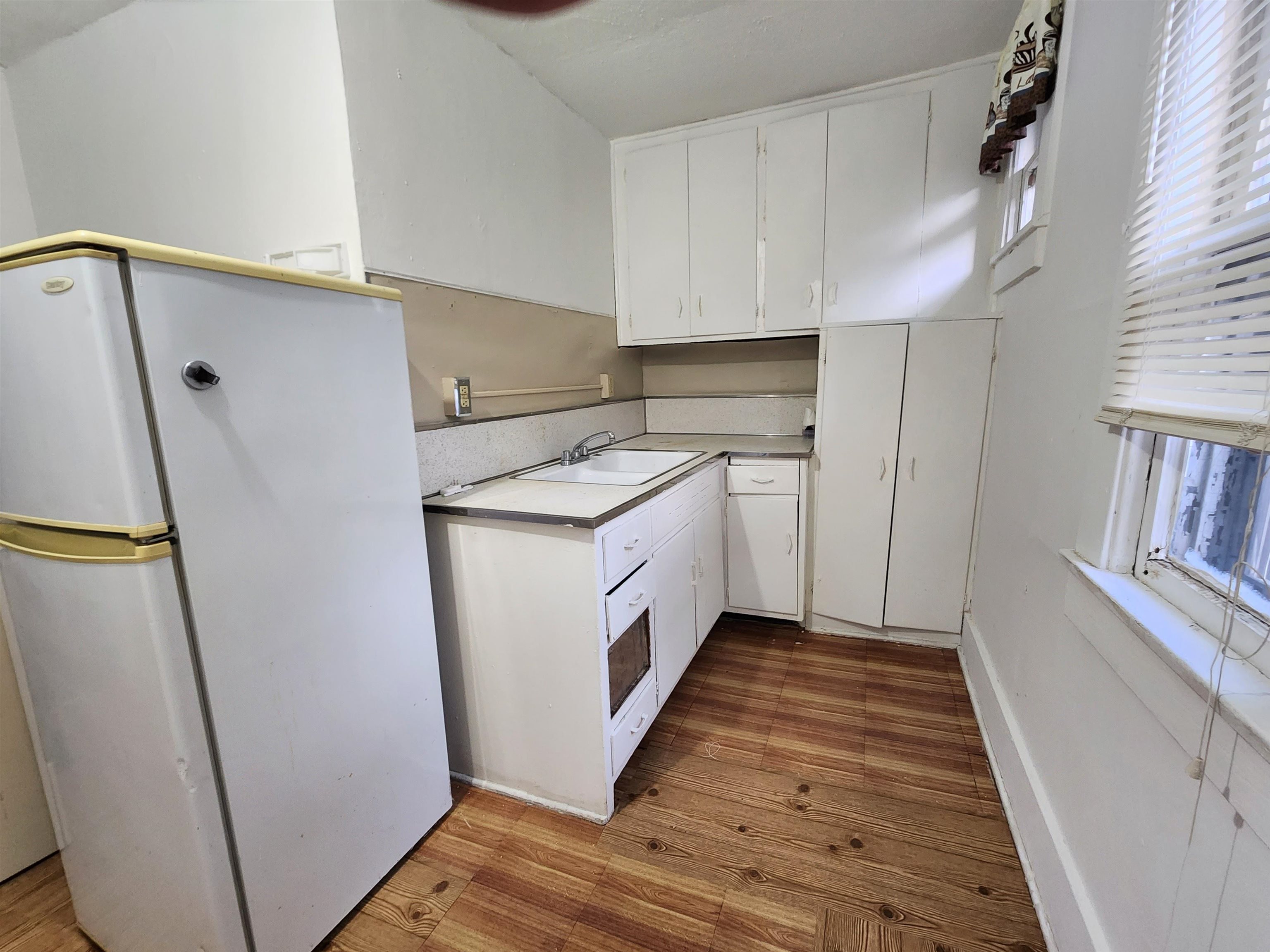 Photo 33 of 3001 S Hanna Street