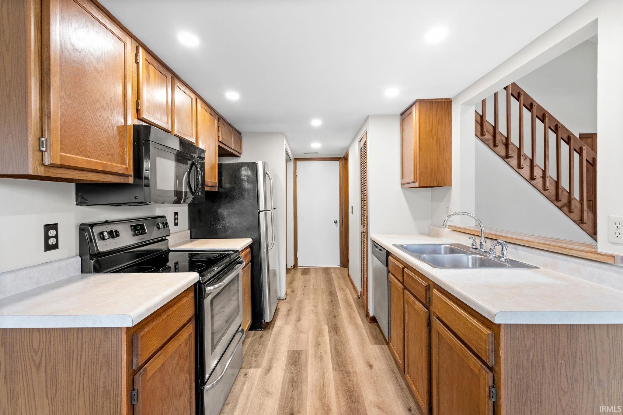 Photo 9 of 5911 Sawmill Woods Court