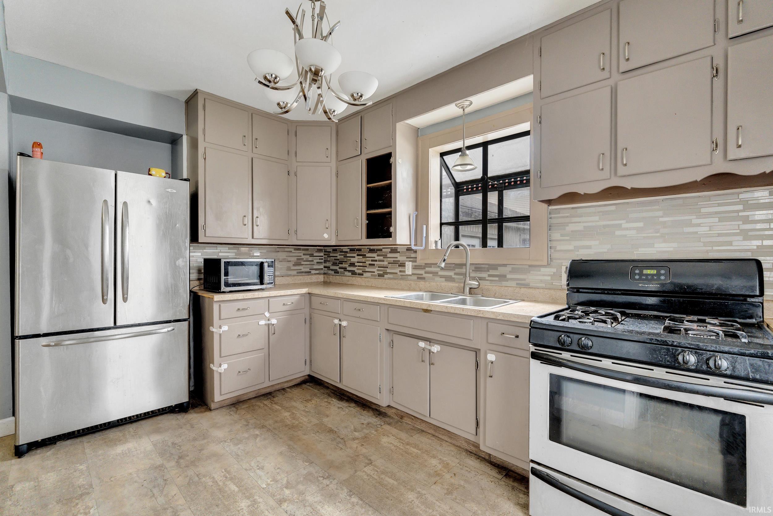 Photo 11 of 236 E Williams Street