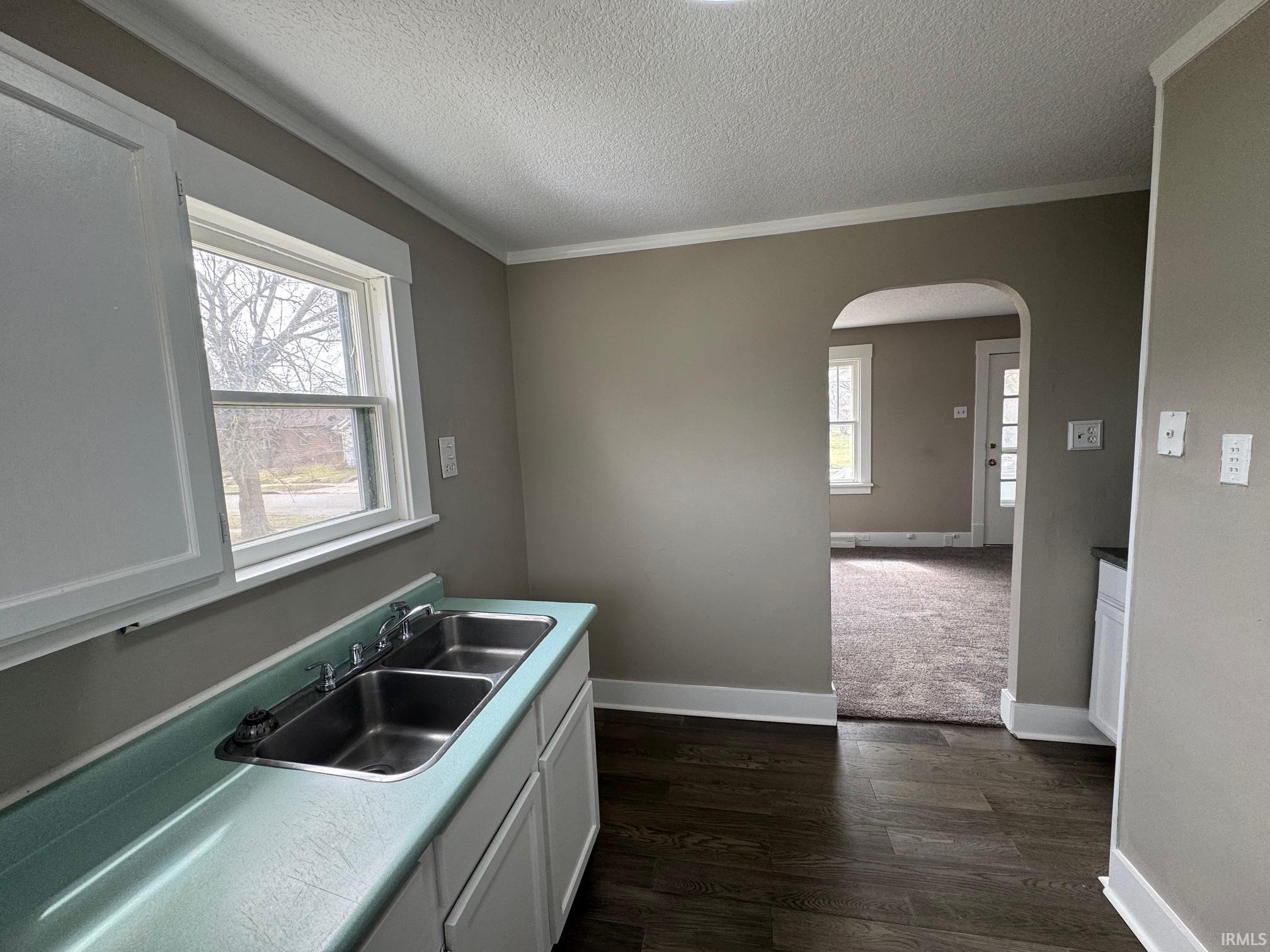 Photo 6 of 2515 Raymond Street