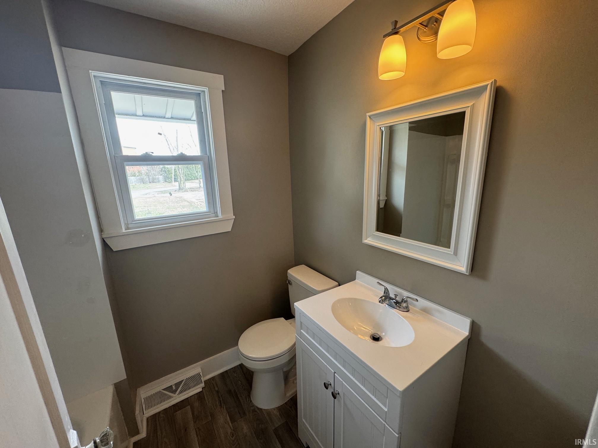 Photo 9 of 2515 Raymond Street