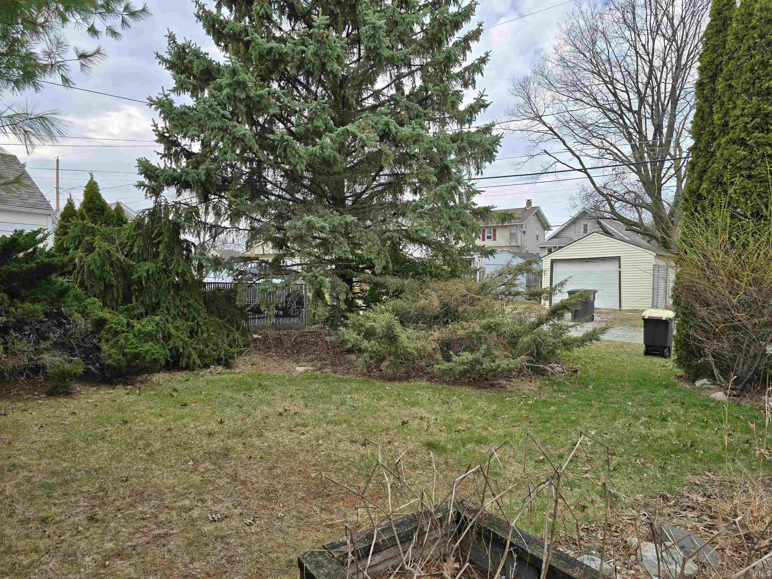 Photo 33 of 538 Clayton Avenue