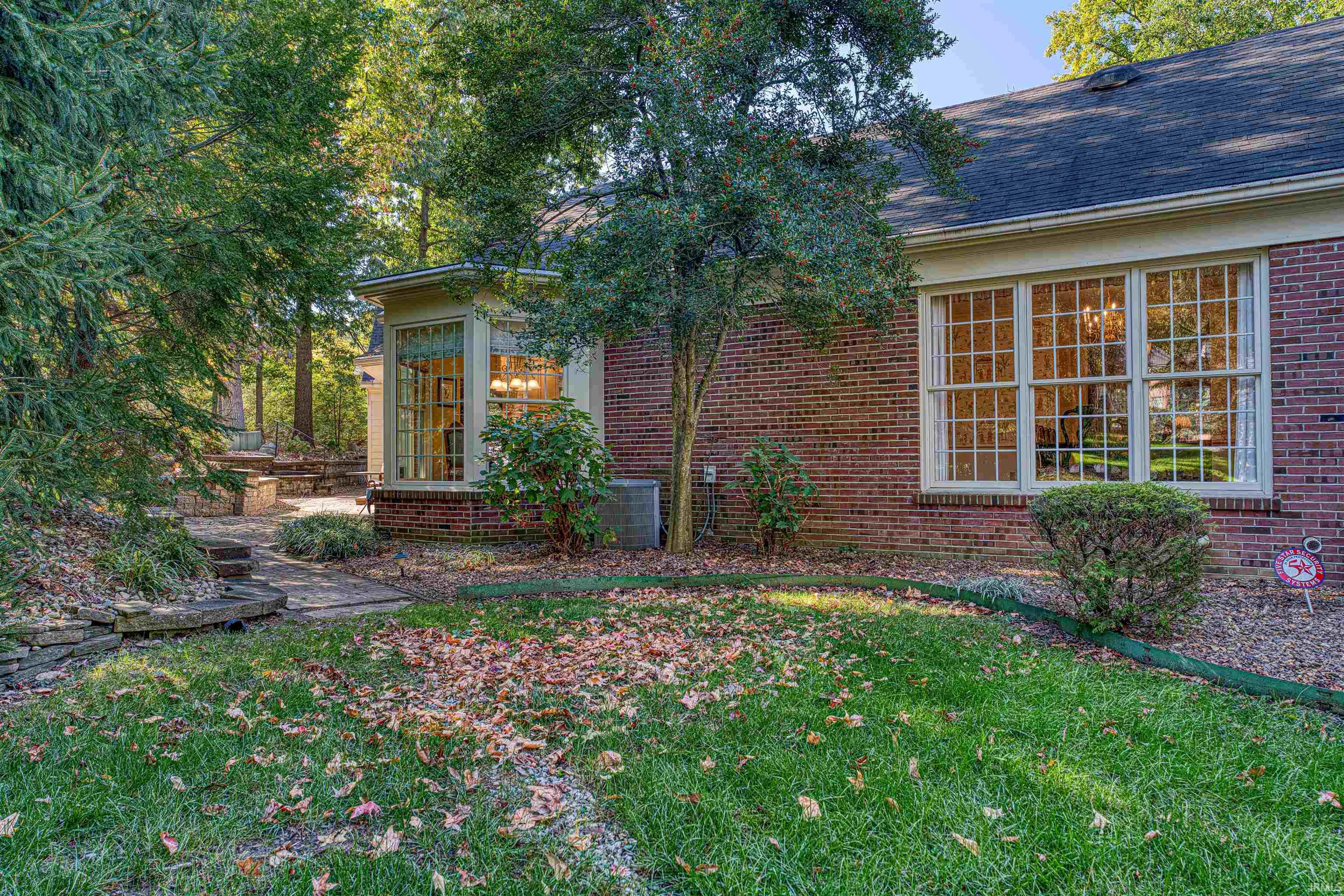 Homes for sale in Evansville, IN | 4012 Fairfax Ct, Evansville, IN 47710 | MLS# 202510270