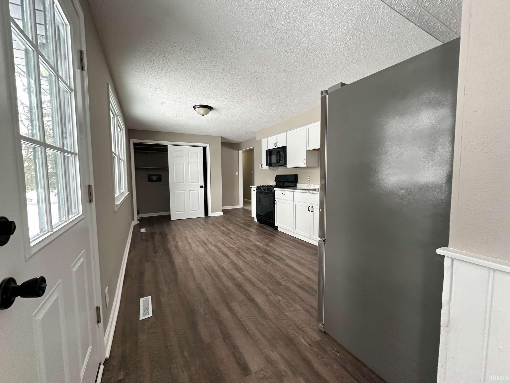 Photo 7 of 1800 Maple Lane