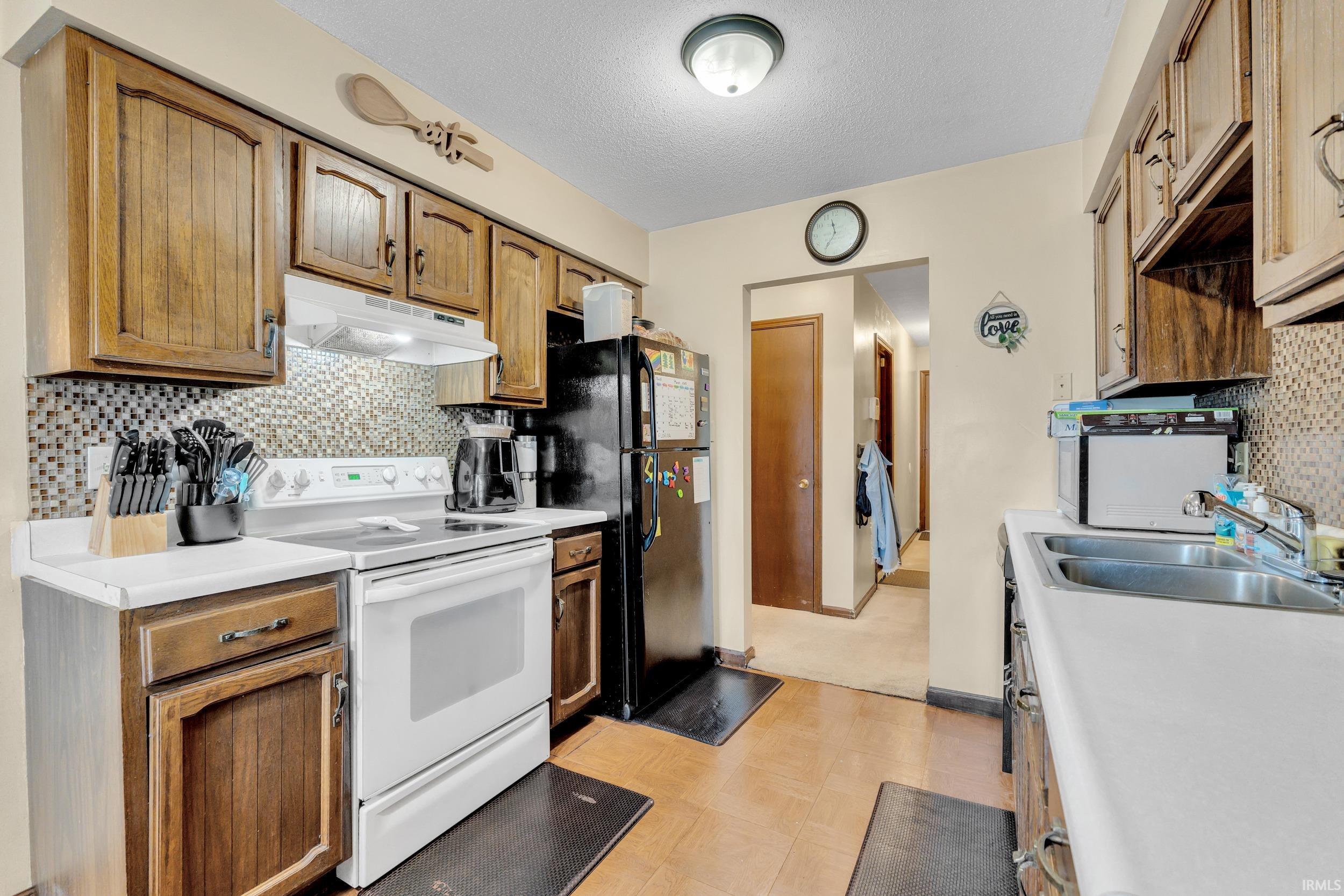 Photo 10 of 6910 Malvern Drive