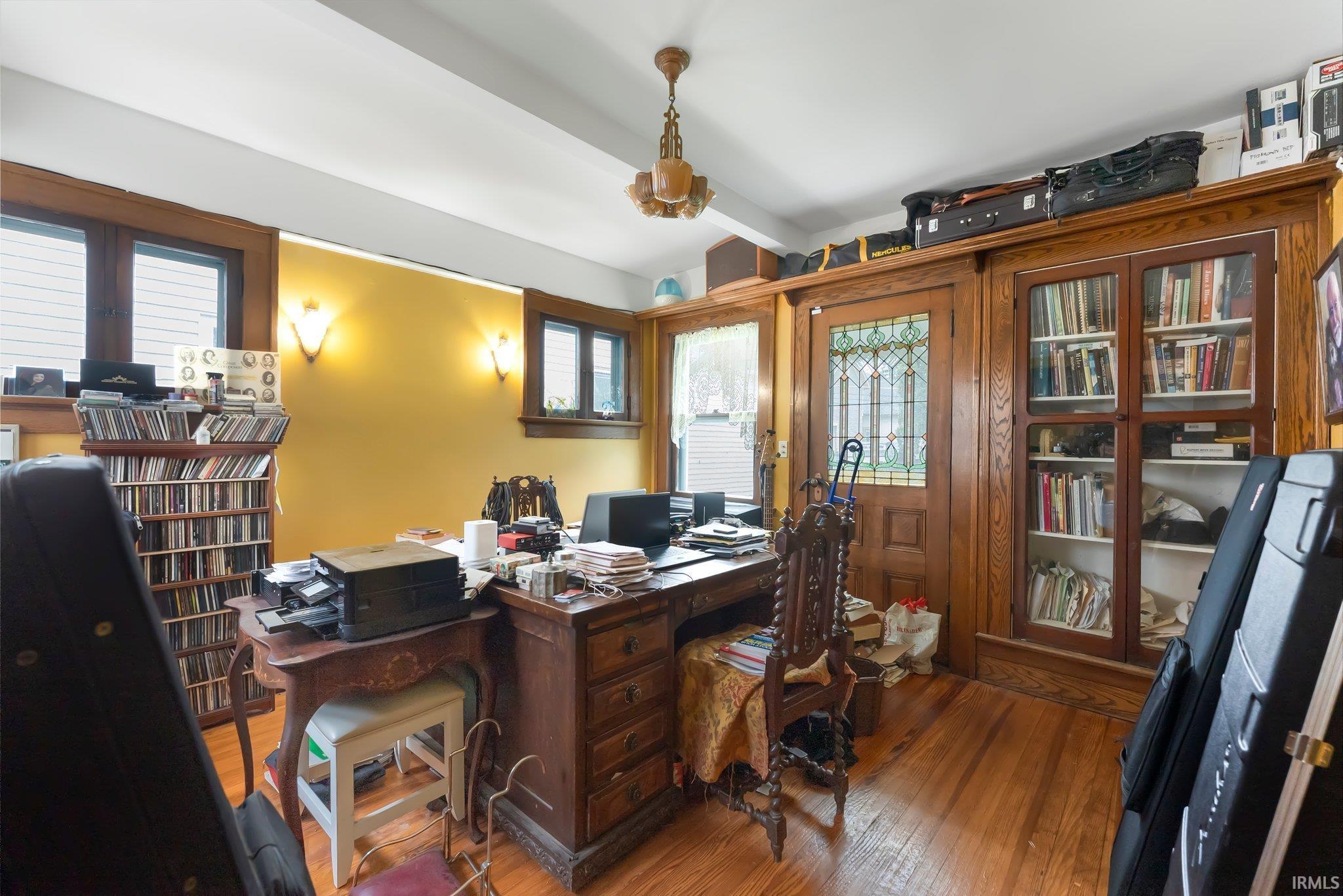 Photo 18 of 215 W Creighton Avenue