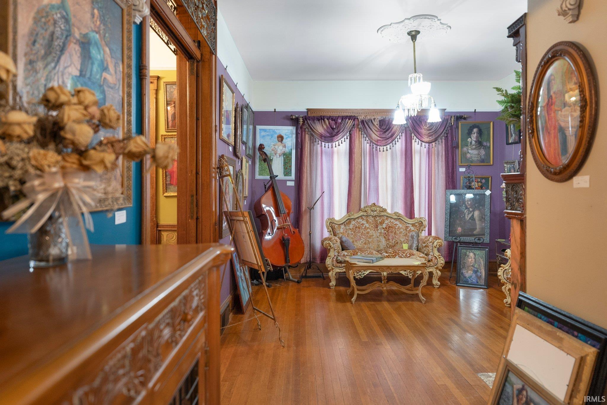 Photo 2 of 215 W Creighton Avenue