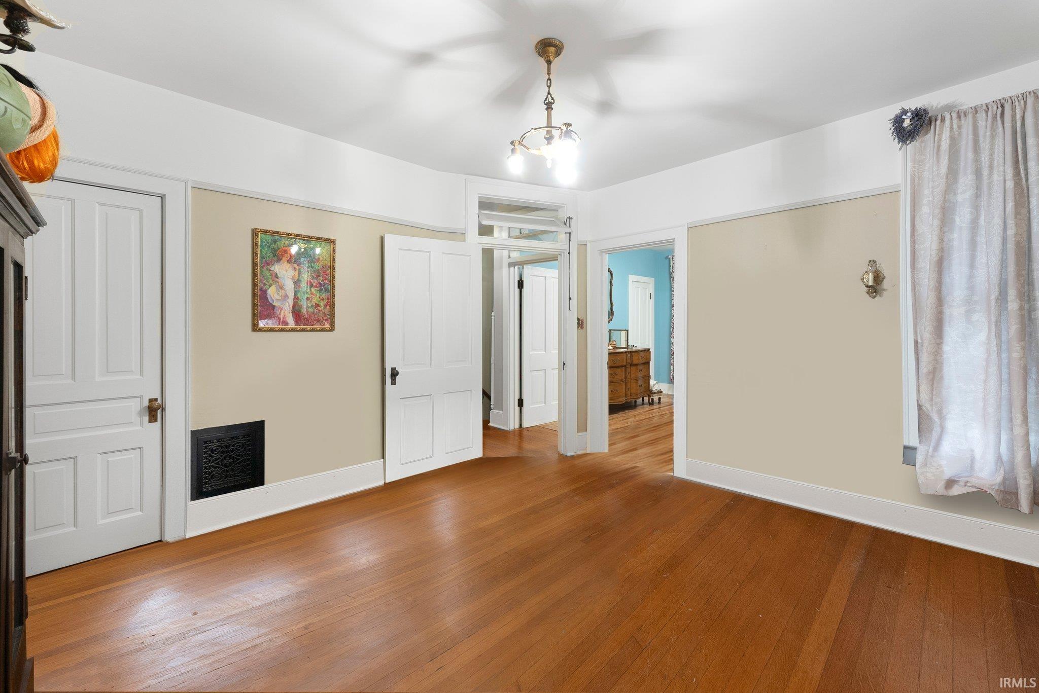 Photo 30 of 215 W Creighton Avenue