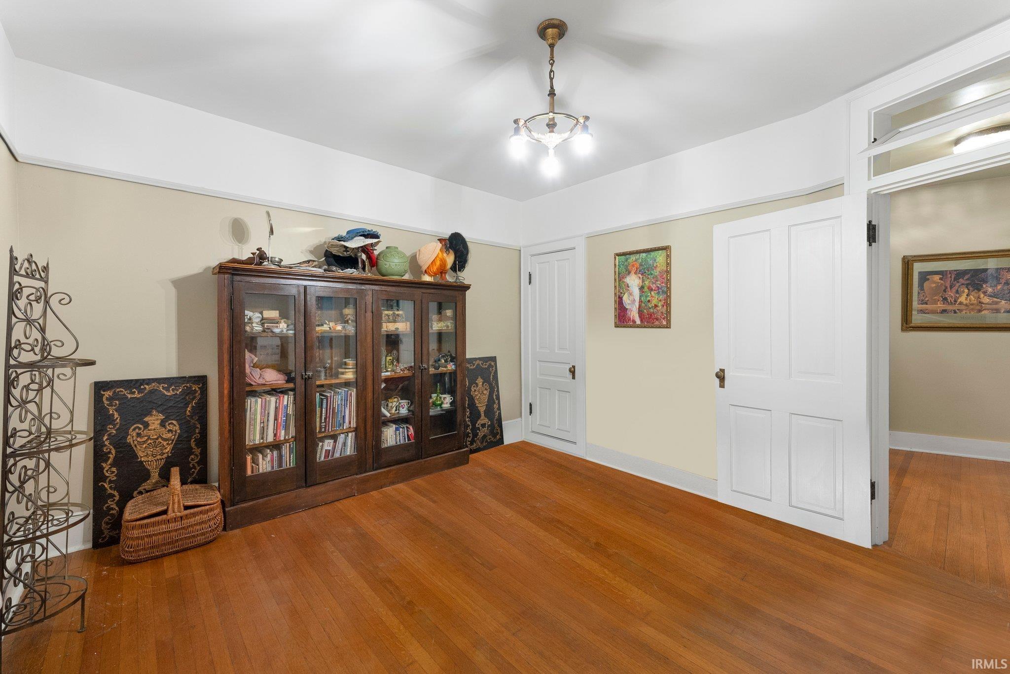 Photo 32 of 215 W Creighton Avenue