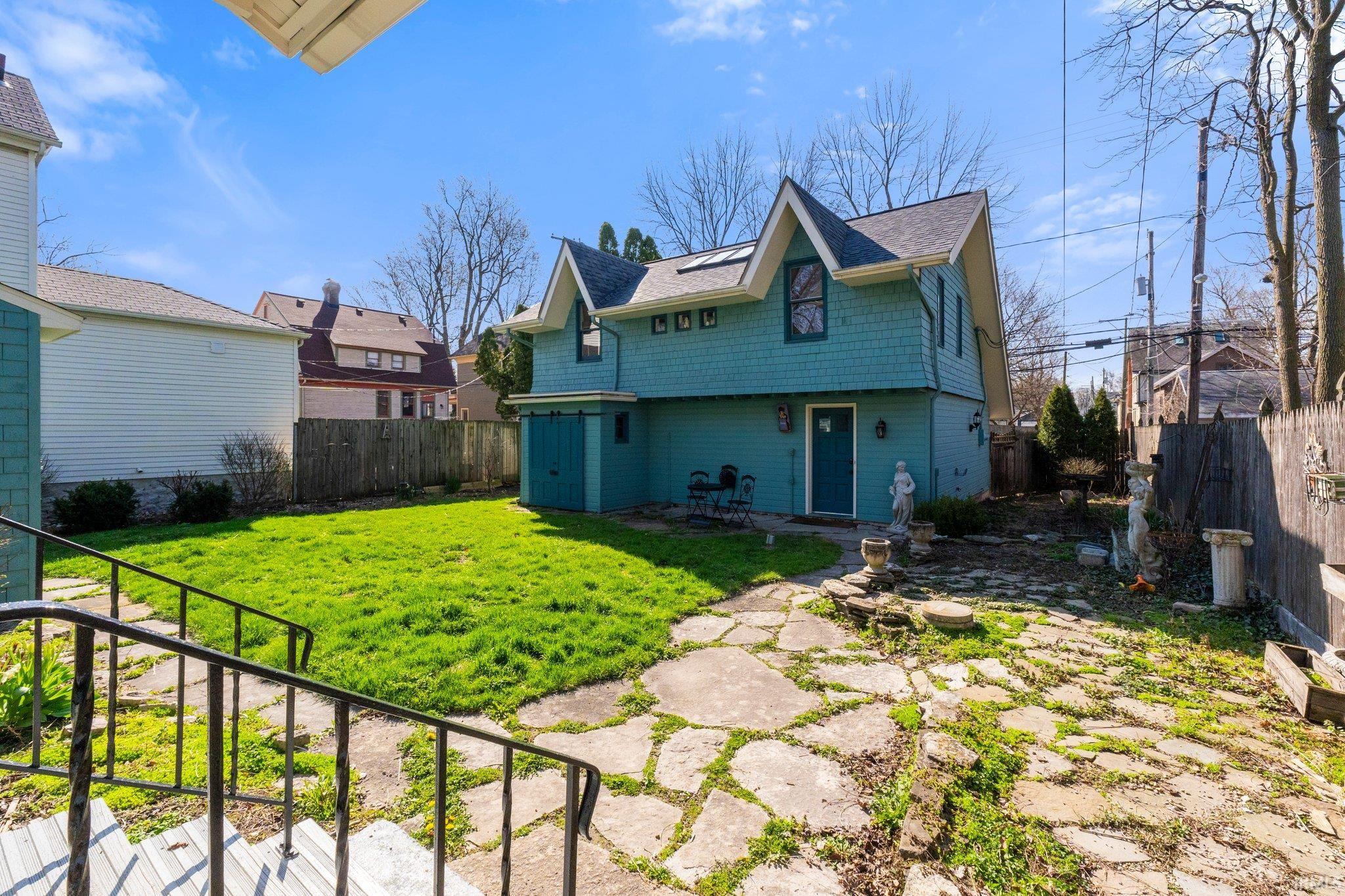 Photo 33 of 215 W Creighton Avenue