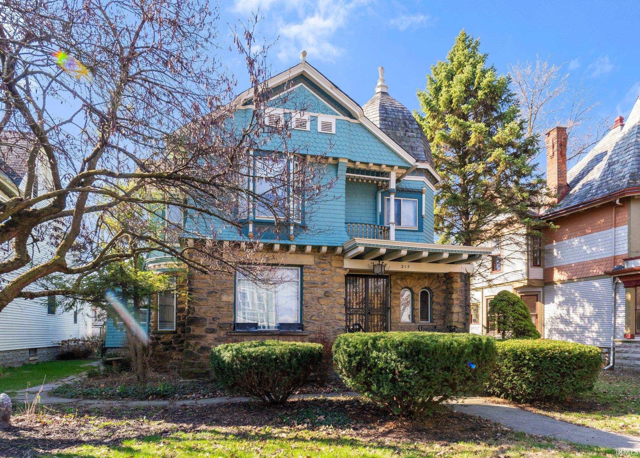 Photo 34 of 215 W Creighton Avenue
