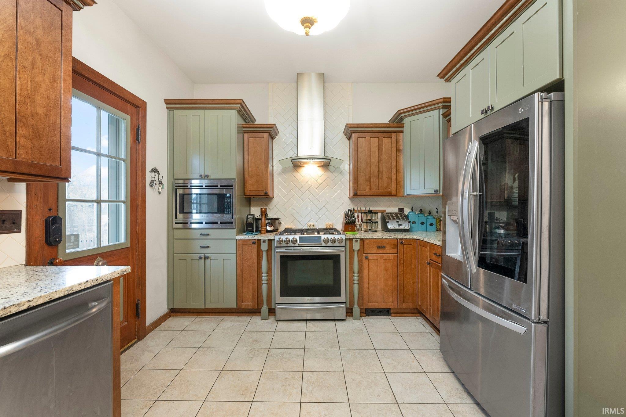 Photo 4 of 215 W Creighton Avenue