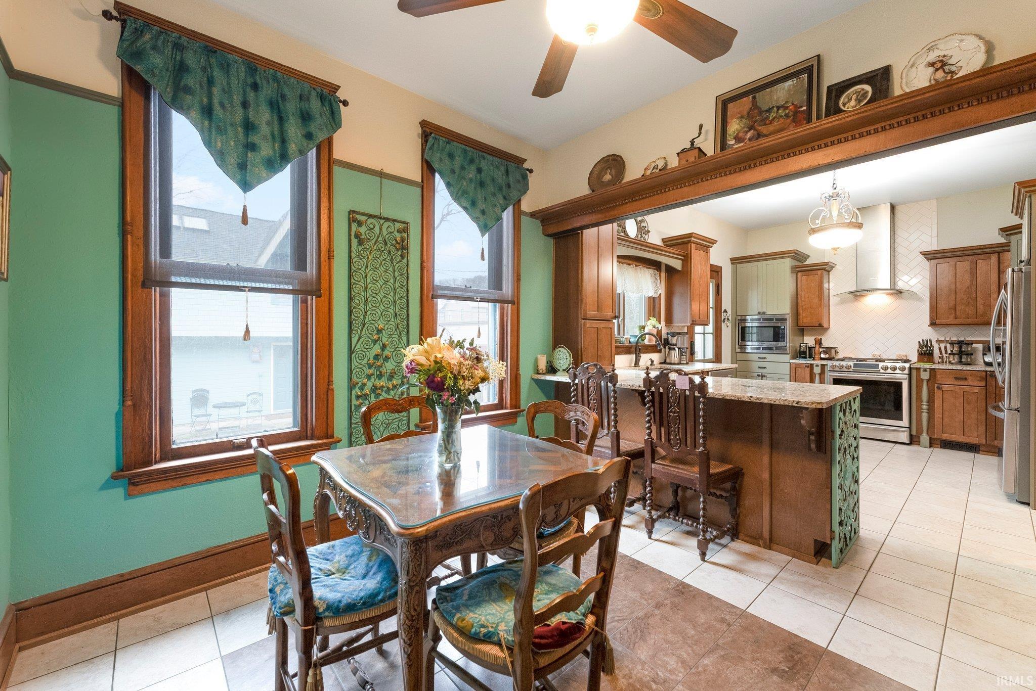 Photo 5 of 215 W Creighton Avenue