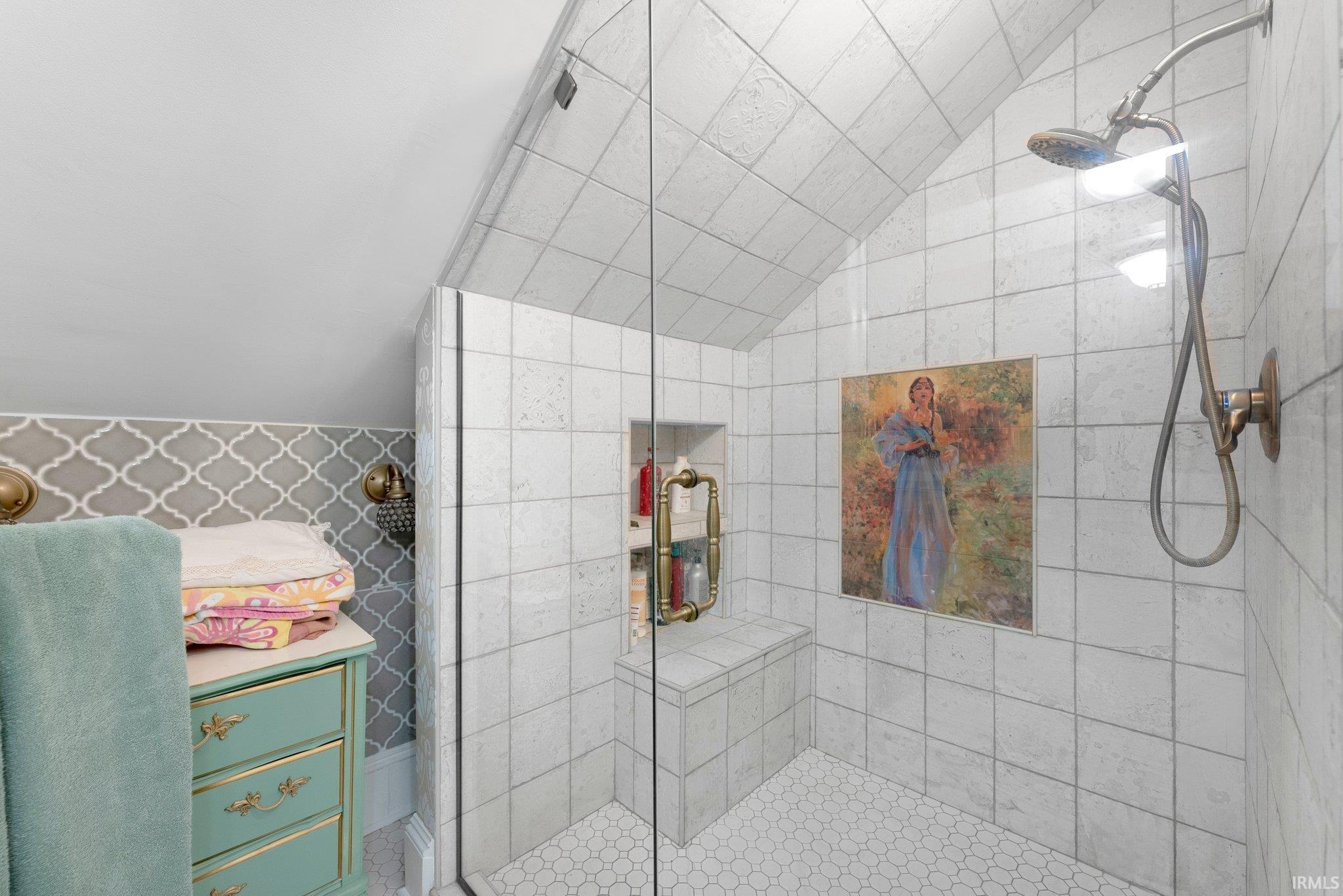 Photo 8 of 215 W Creighton Avenue
