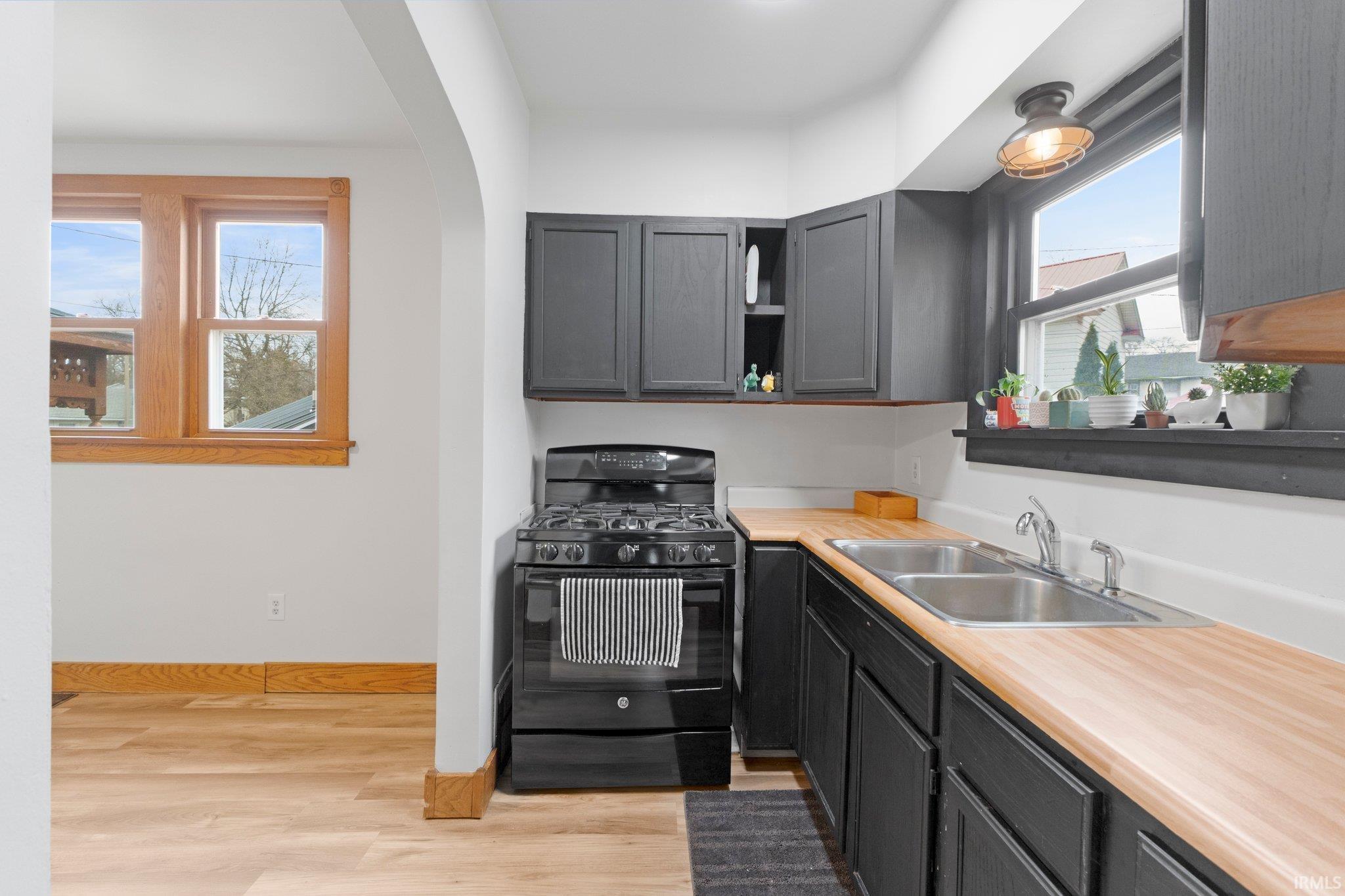 Photo 8 of 2418 Crescent Avenue