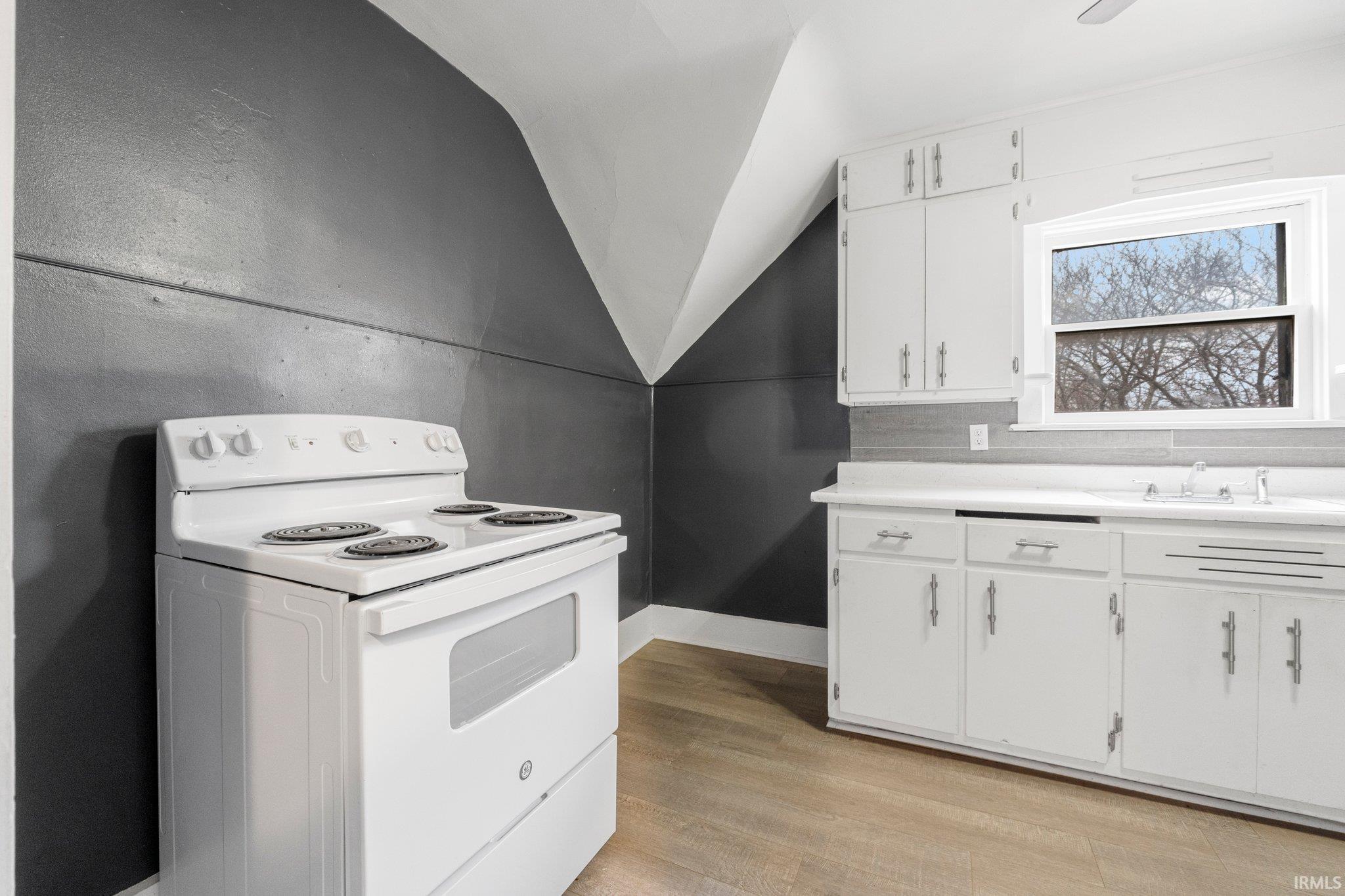 Photo 20 of 209 E 17Th Street