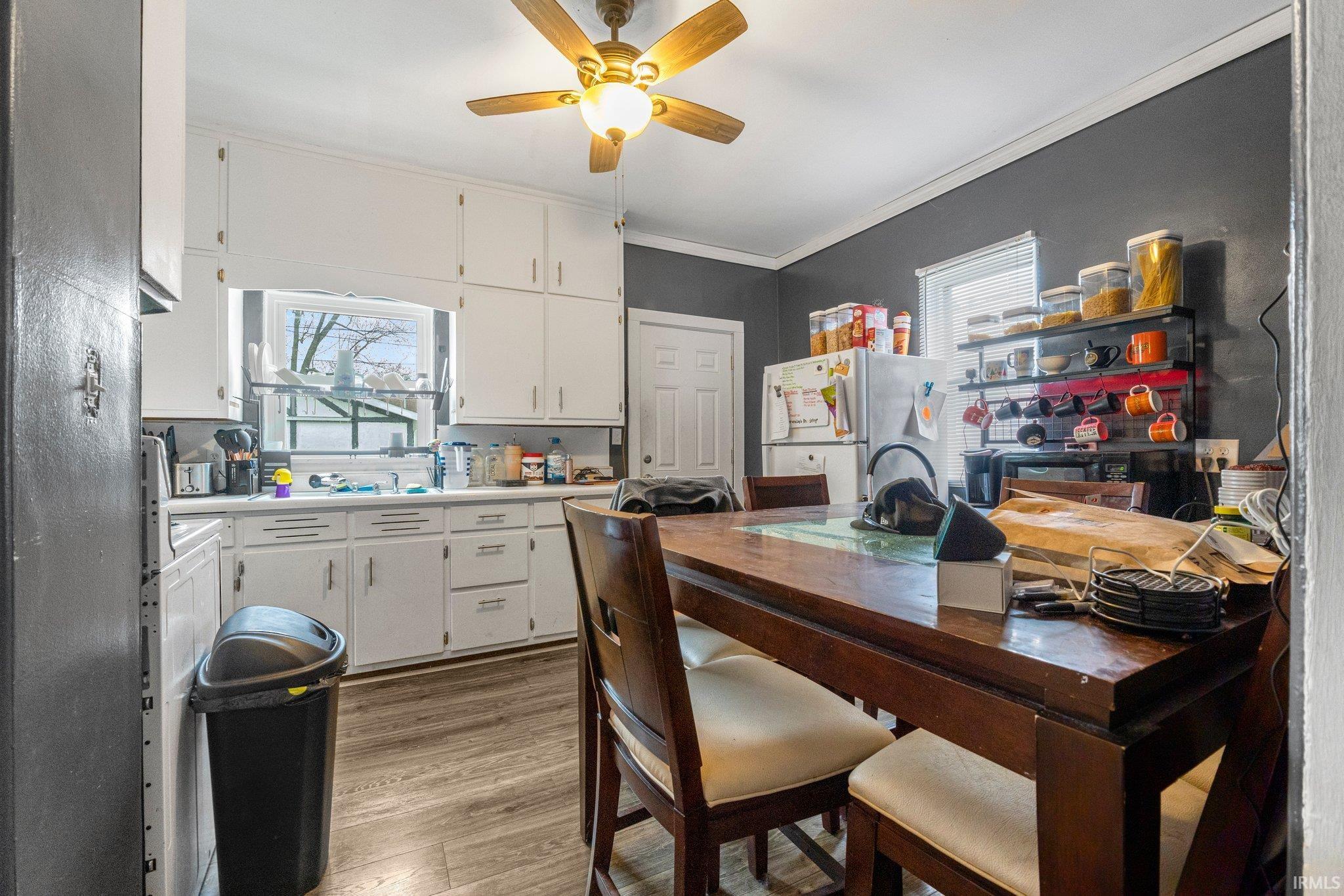 Photo 4 of 209 E 17Th Street