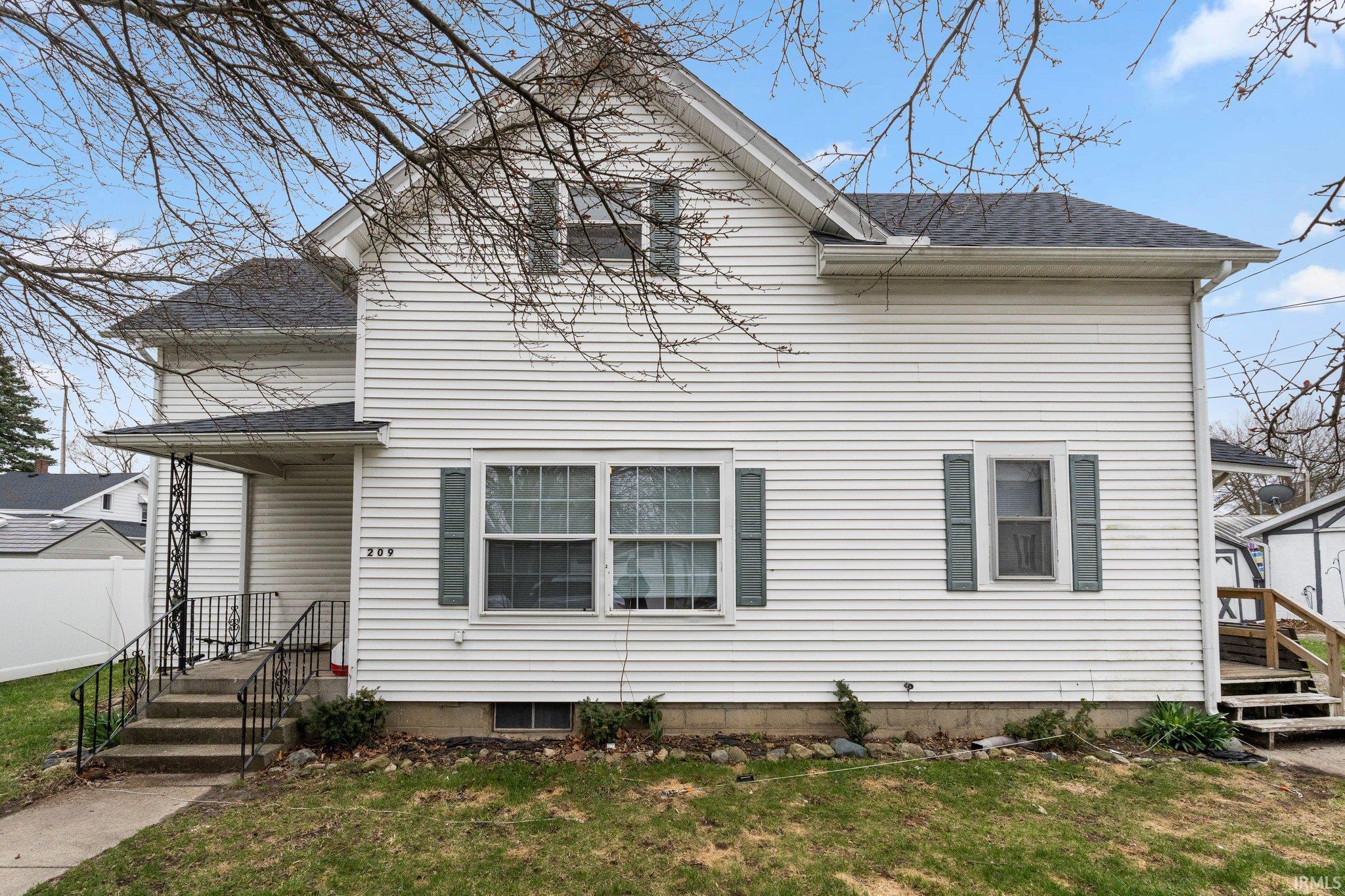 Photo 2 of 209 E 17Th Street