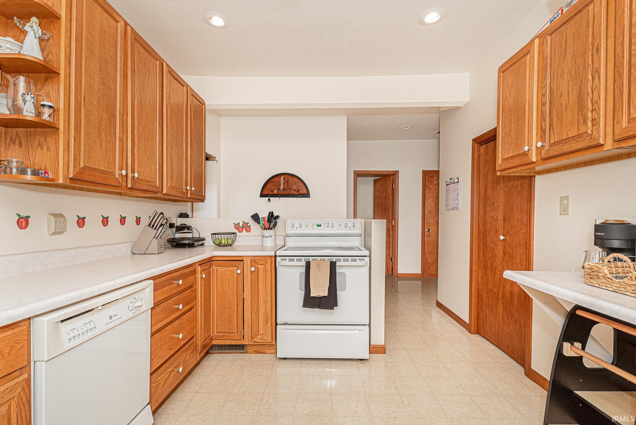 8241 E Wade Lane