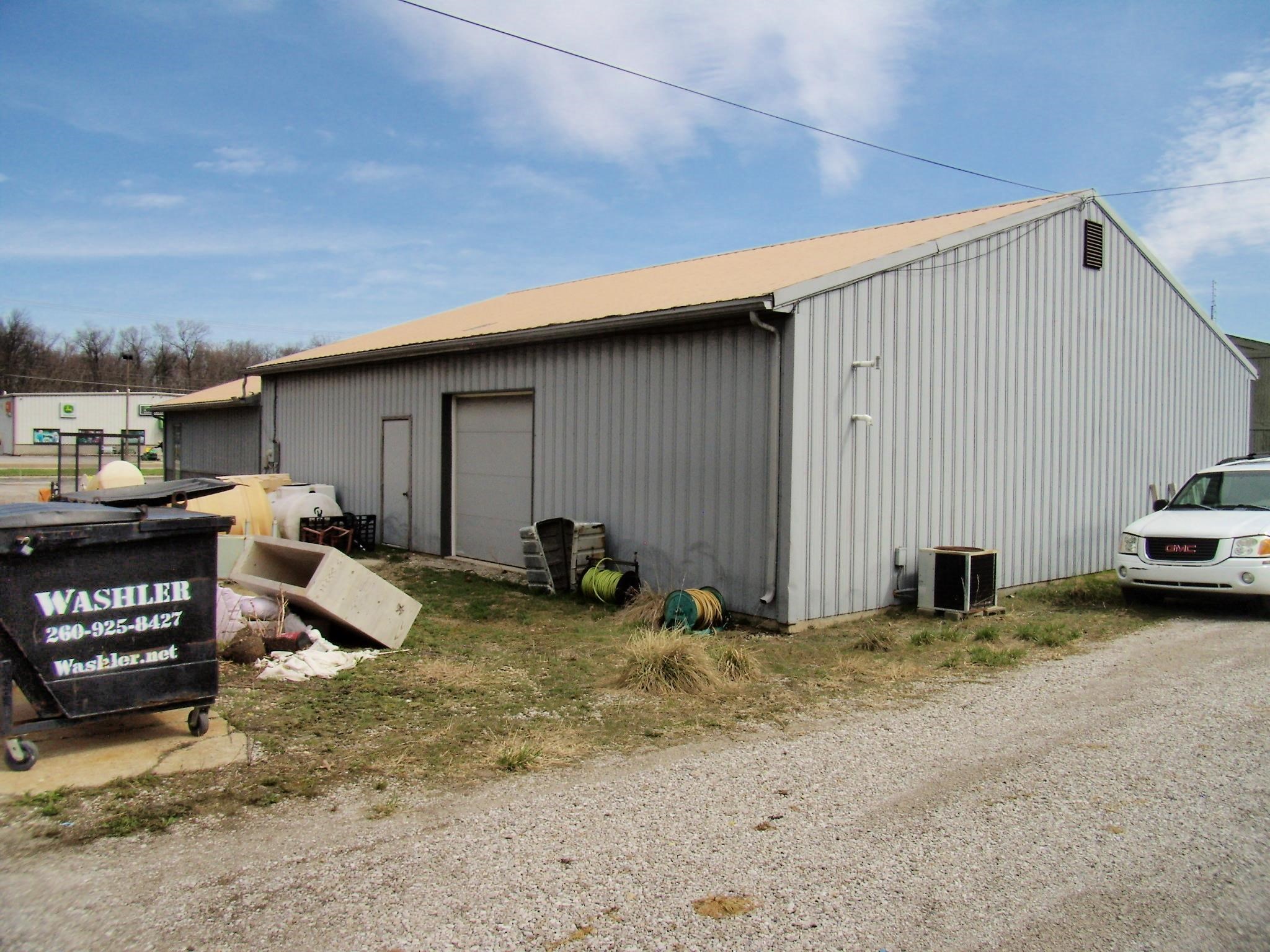 Photo 2 of 207 W Harcourt Road