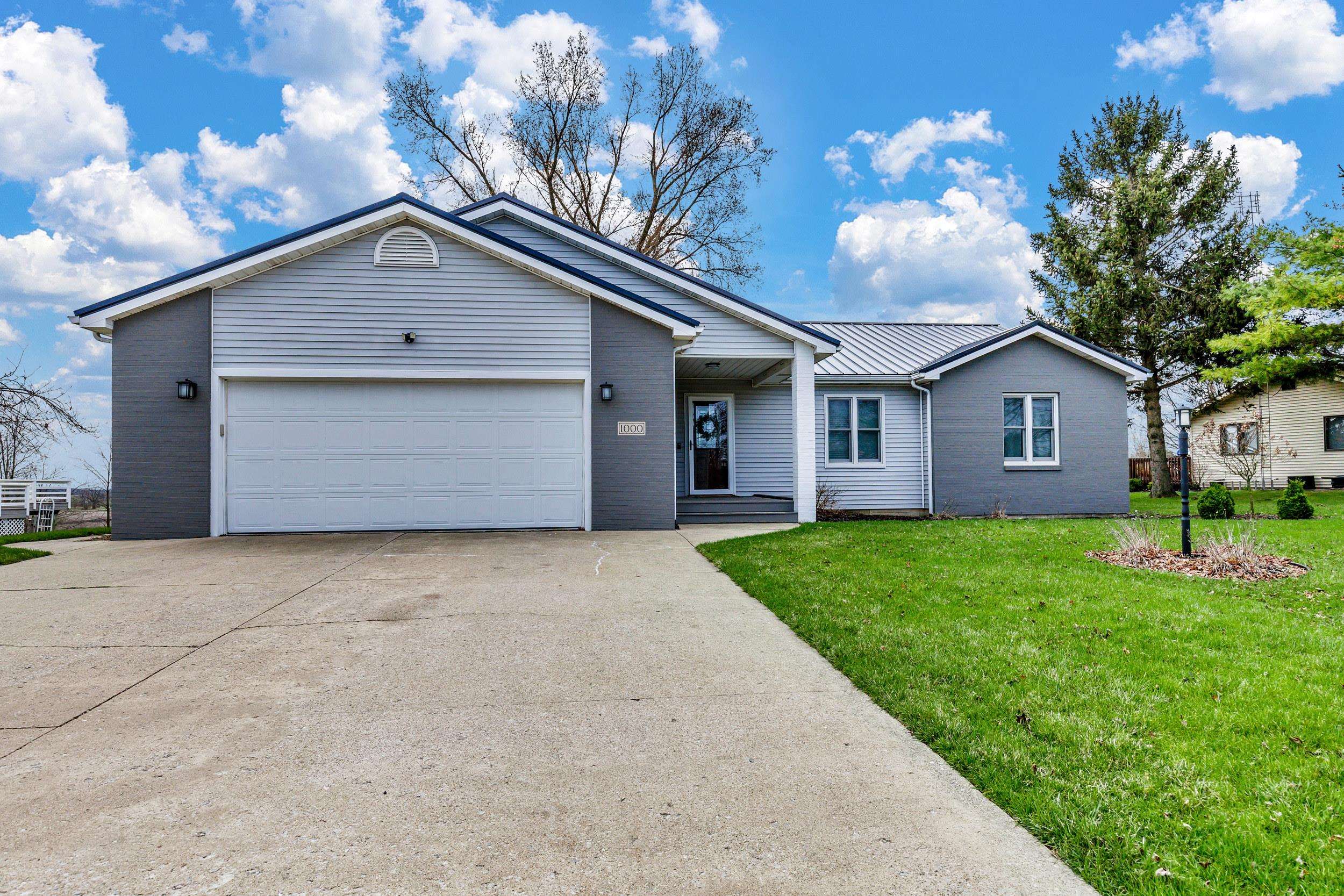Photo 1 of 1000 Bluffview Drive