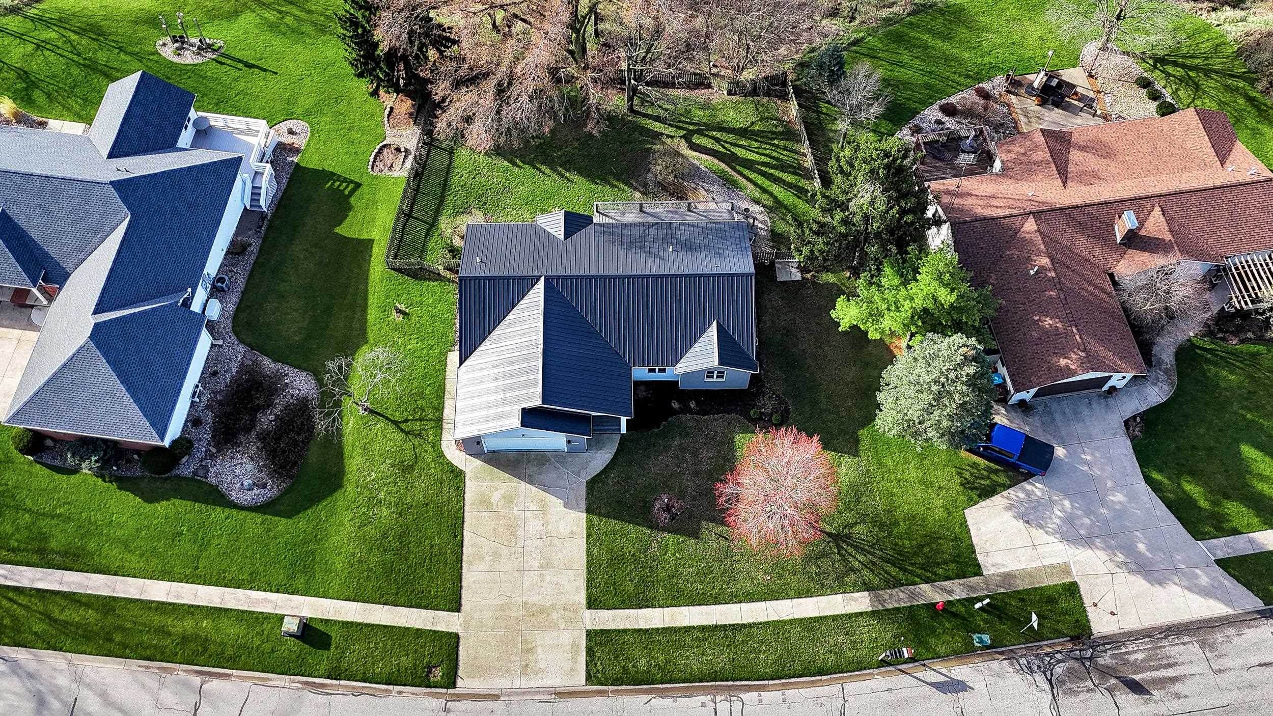 Photo 2 of 1000 Bluffview Drive