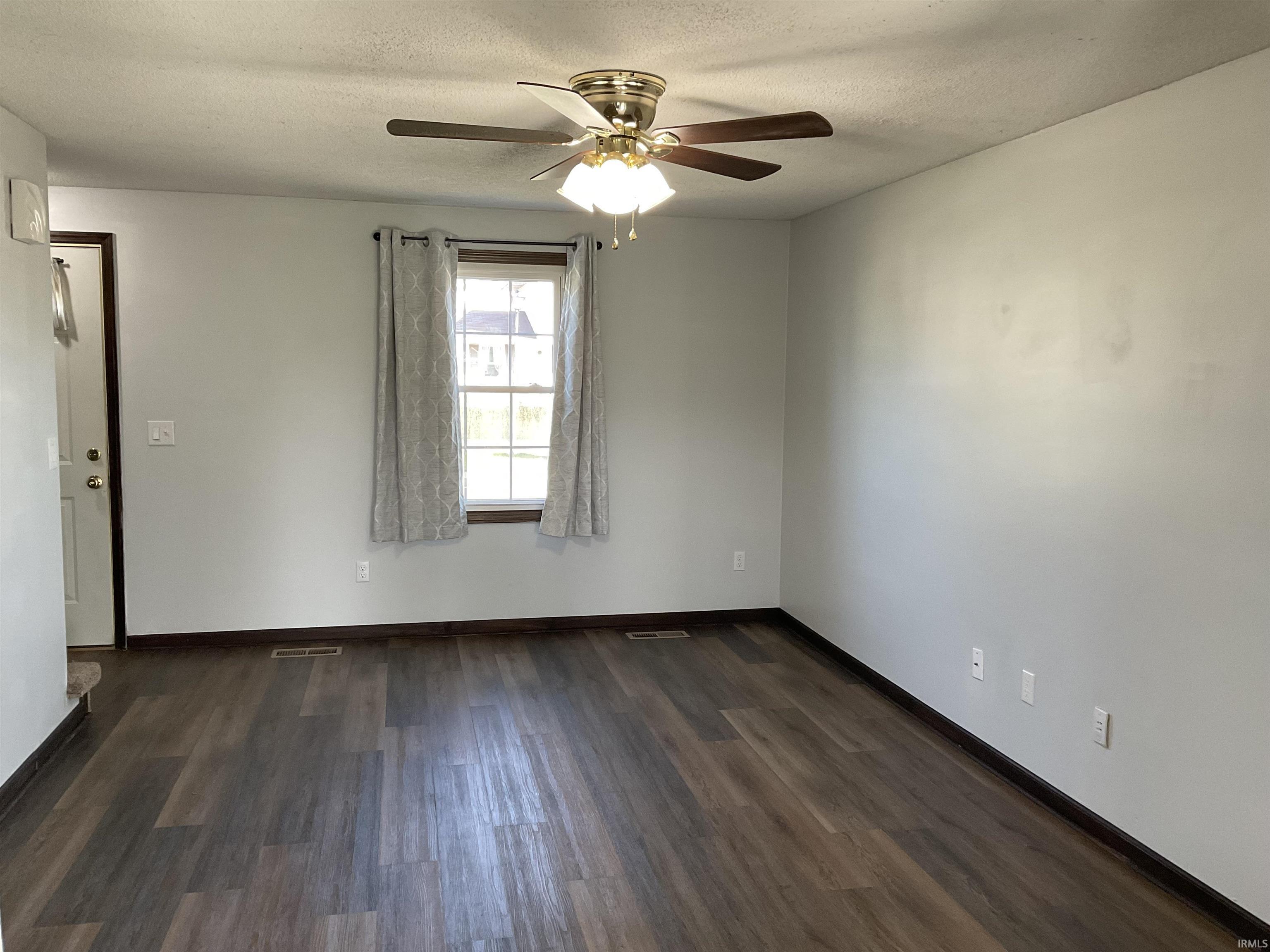 Photo 6 of 1018 Larch Lane
