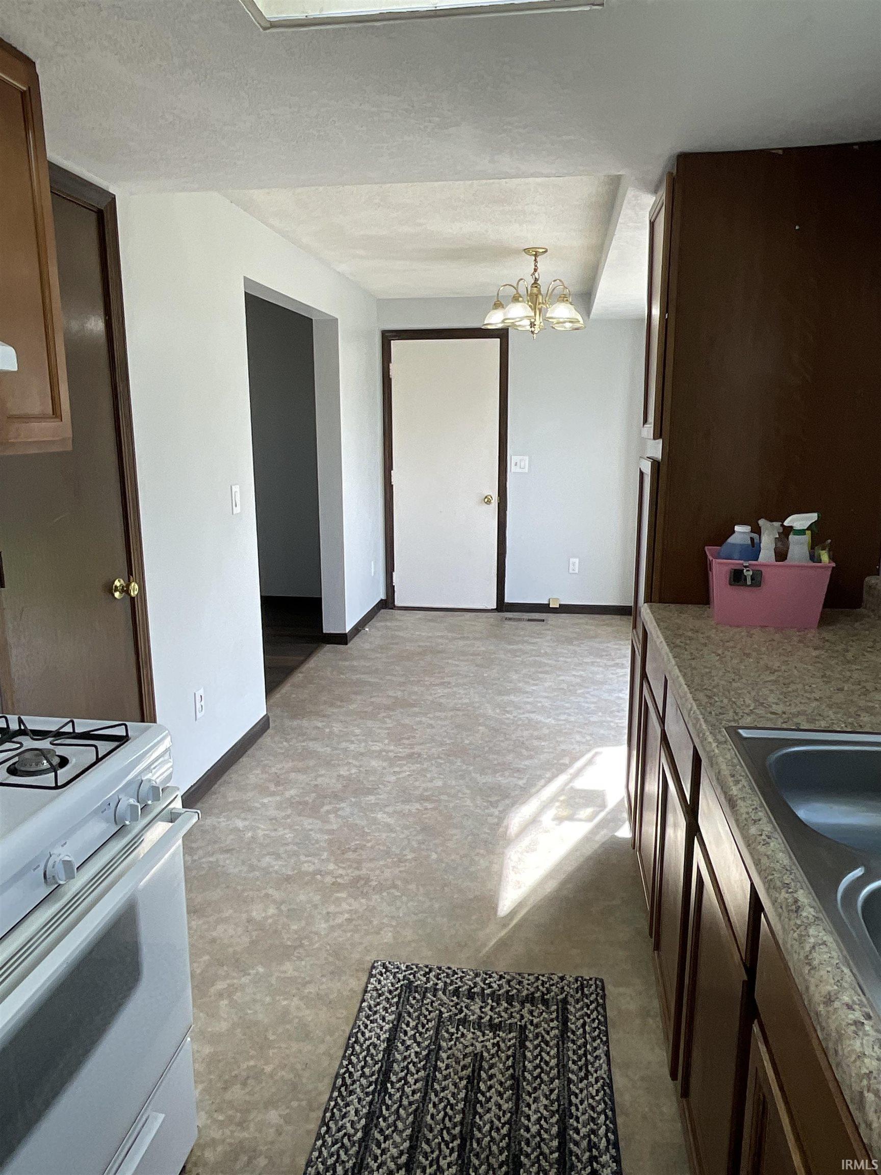 Photo 9 of 1018 Larch Lane