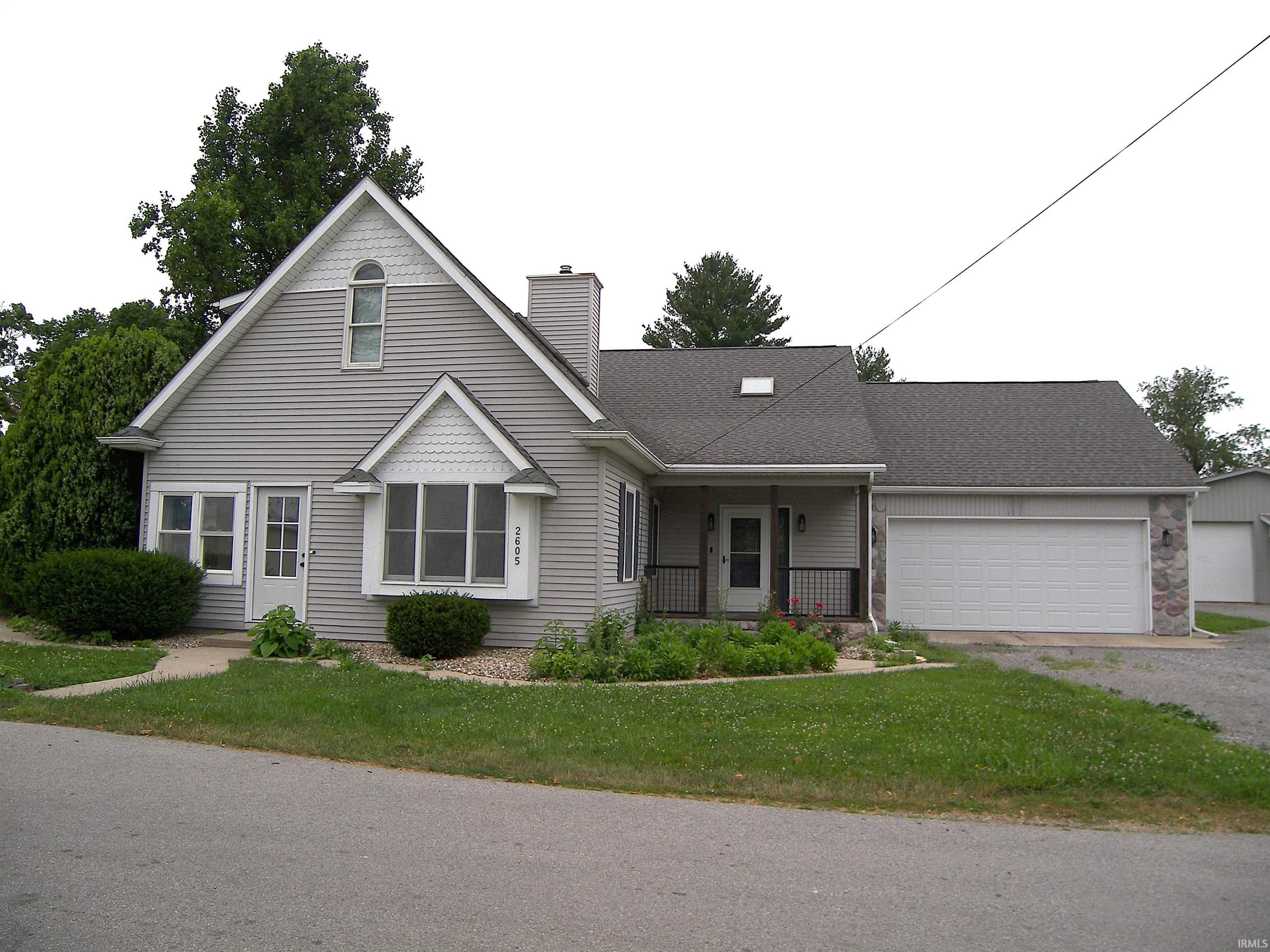 Photo 2 of 2605 E Beech Avenue