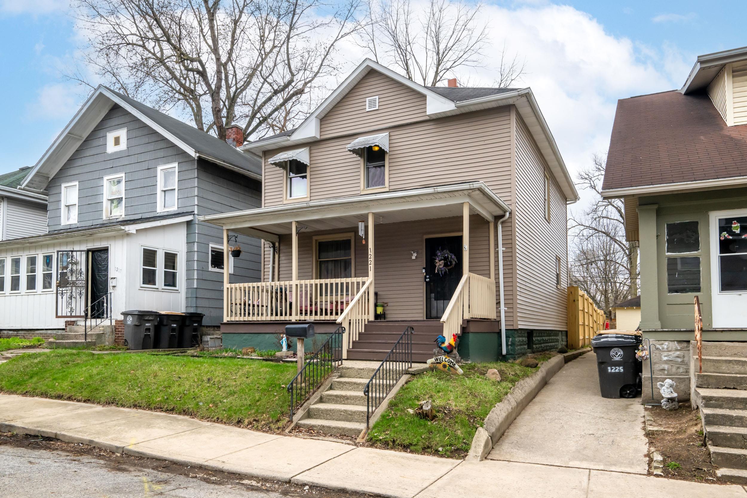 Photo 33 of 1221 W Wildwood Avenue