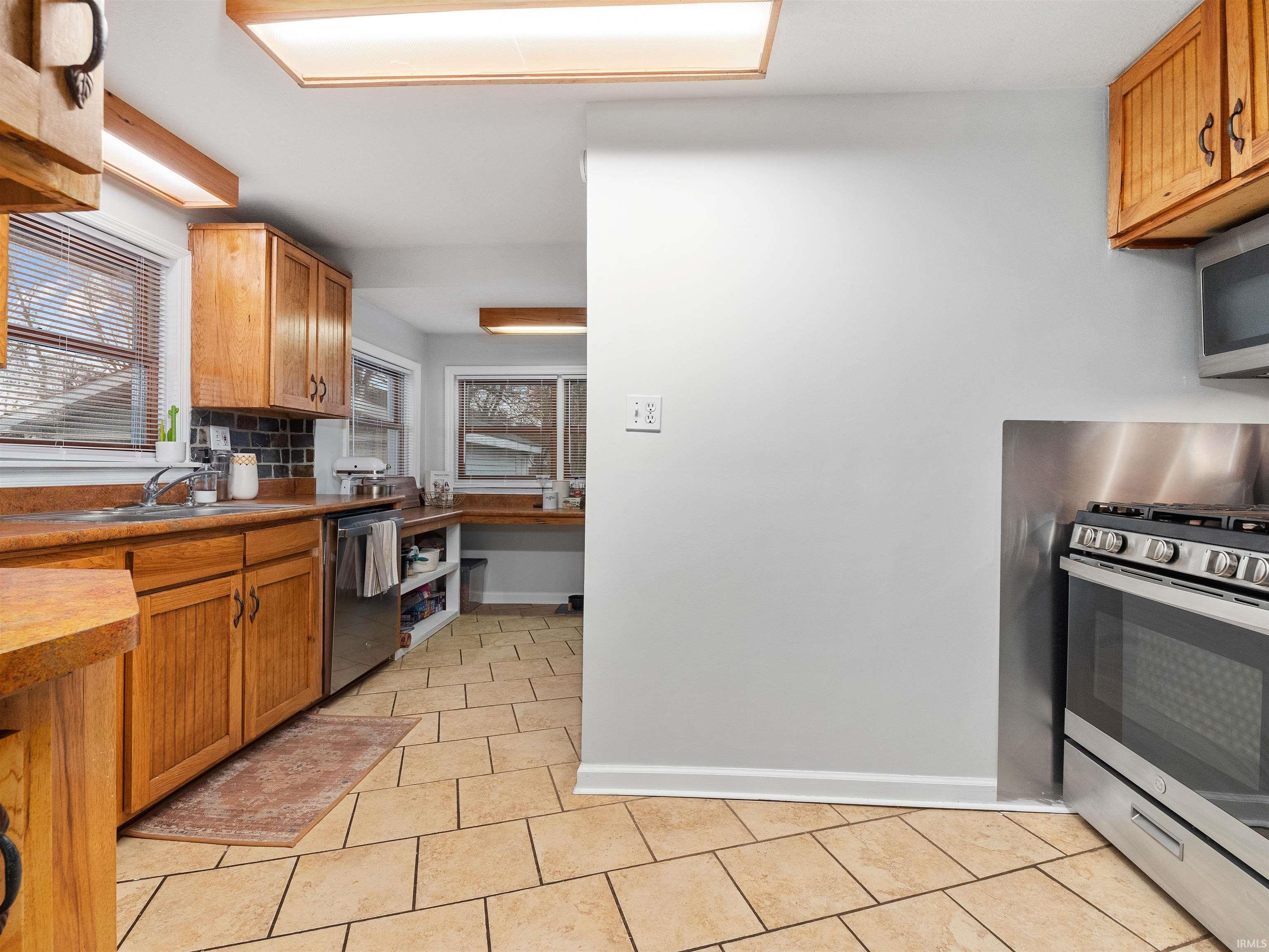 Photo 3 of 2335 Edgerton Street
